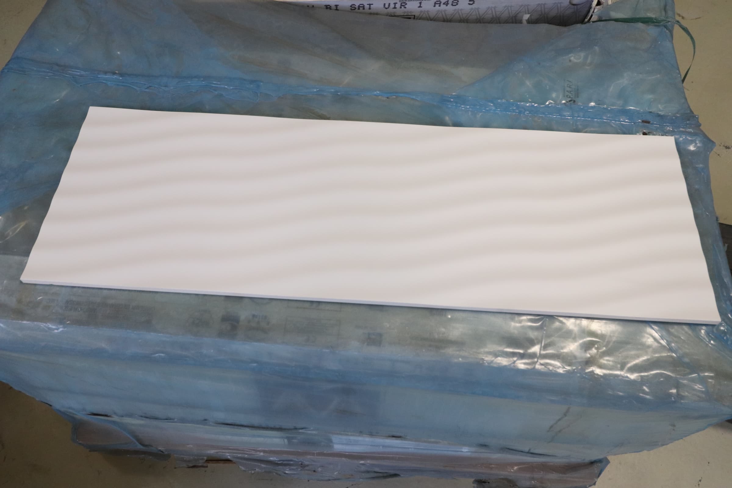 Glaseret flise 32x96cm mat hvid - 1