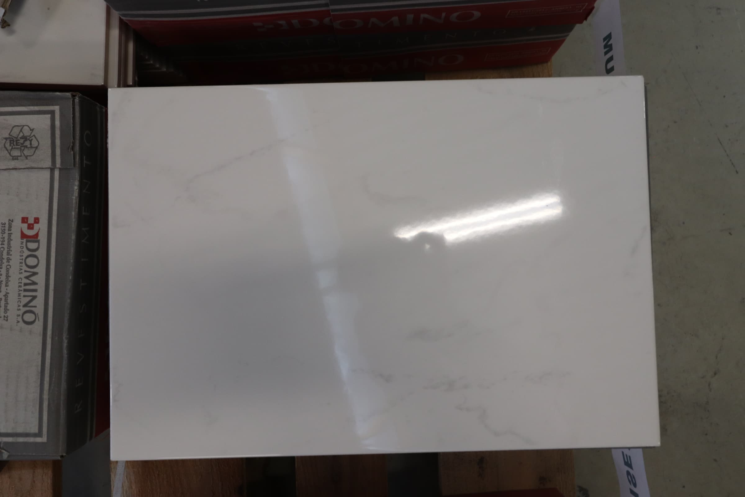 Glaseret væg flise med hvid marmor look 25x36cm. - 1