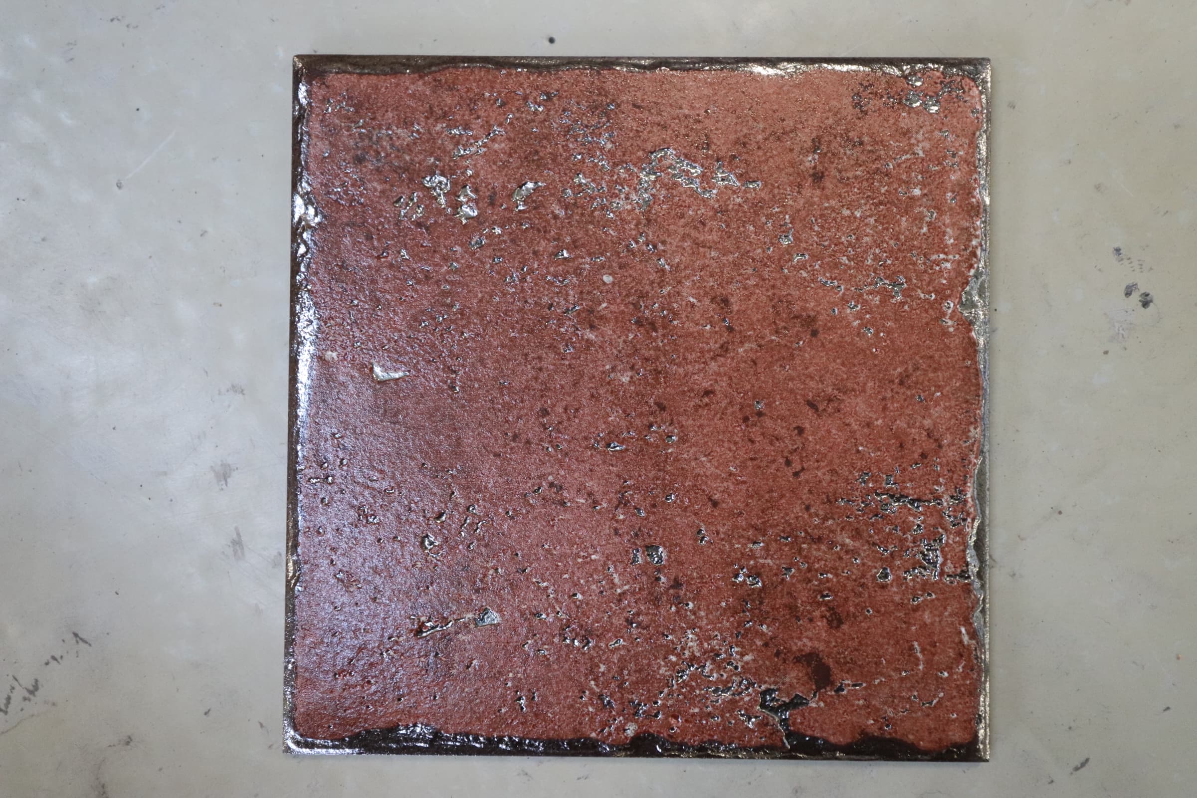 Glaseret flise IRON RED 23x23cm. - 1