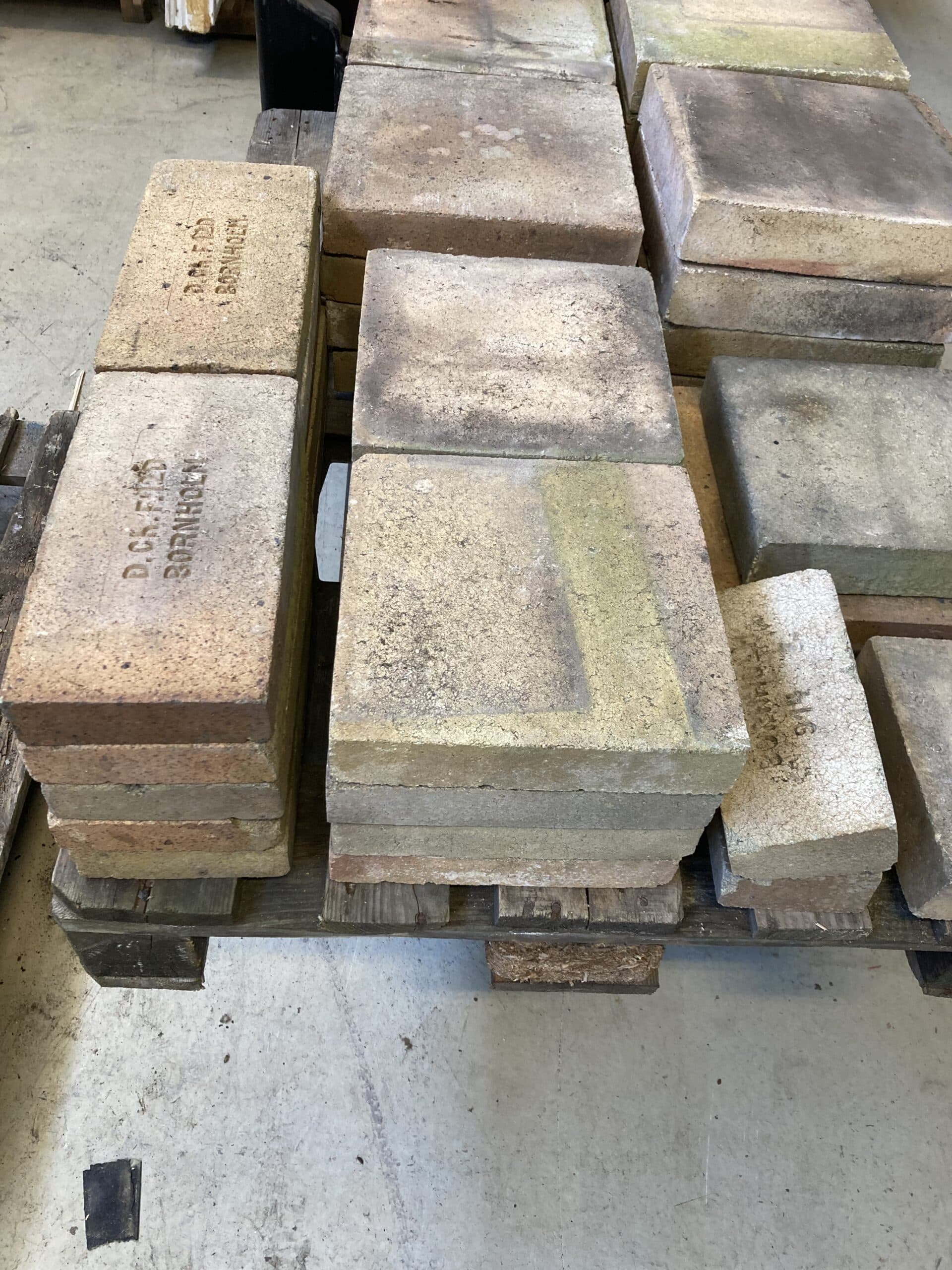 Ildfaste sten Bornholm, i diverse udgåede formater. - 1