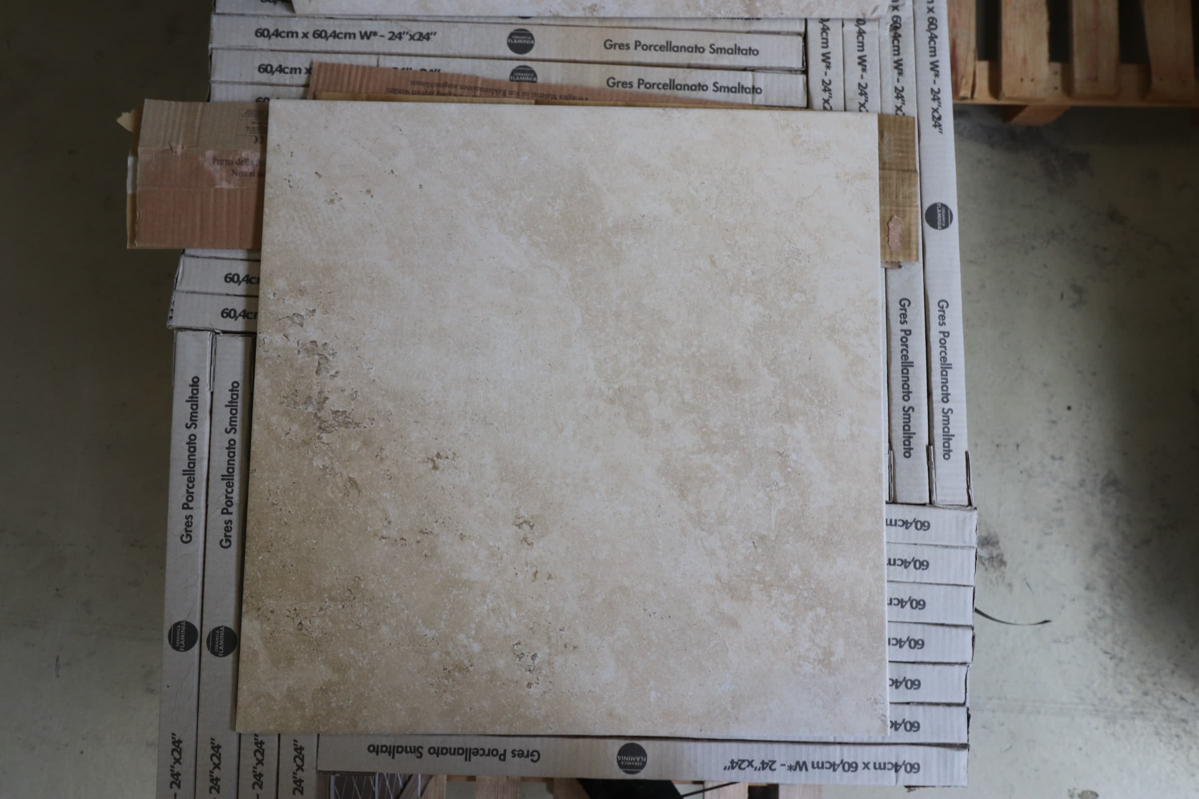 Glaseret keramisk flise 60x60cm Calcarea Gold - 1