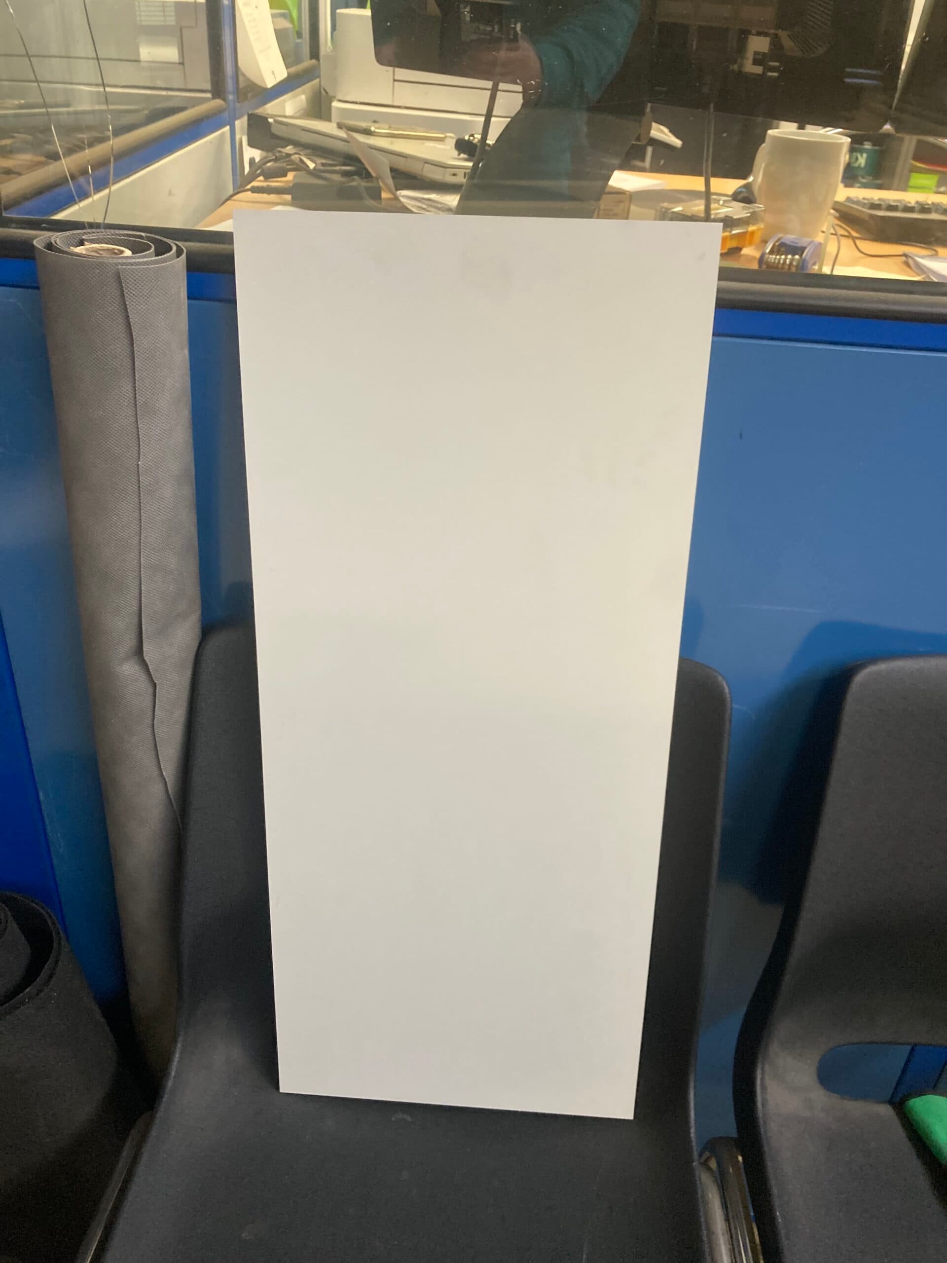 12mm MDF plade, 706x303mm. Hvid.