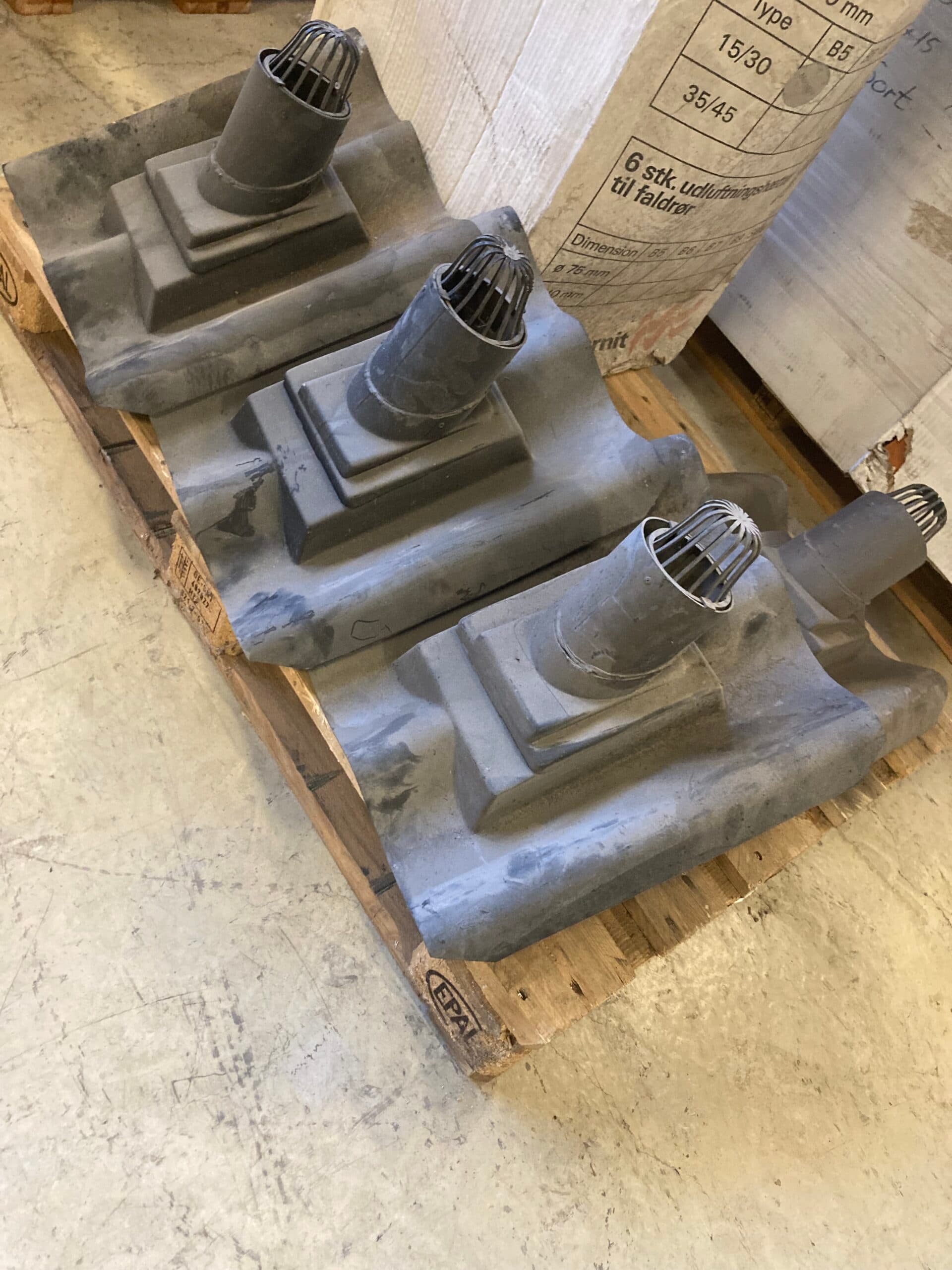 B9 Udluftnings hætte til faldstammerør ø110, mørk grå. - 1