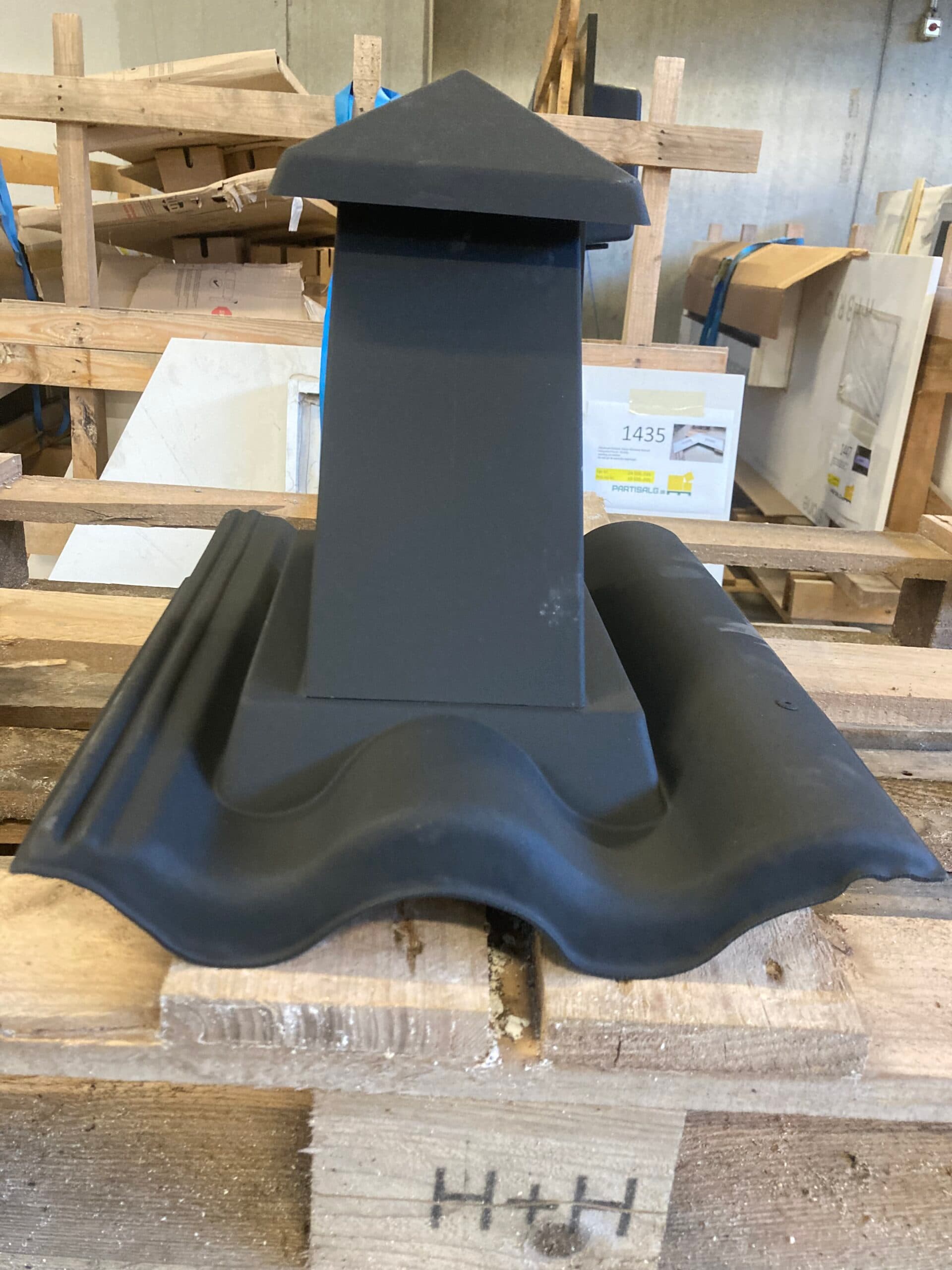 Udluftnings hætte til aftræksrør tagsten 33x42cm 35-45gr Sort mat. - 1