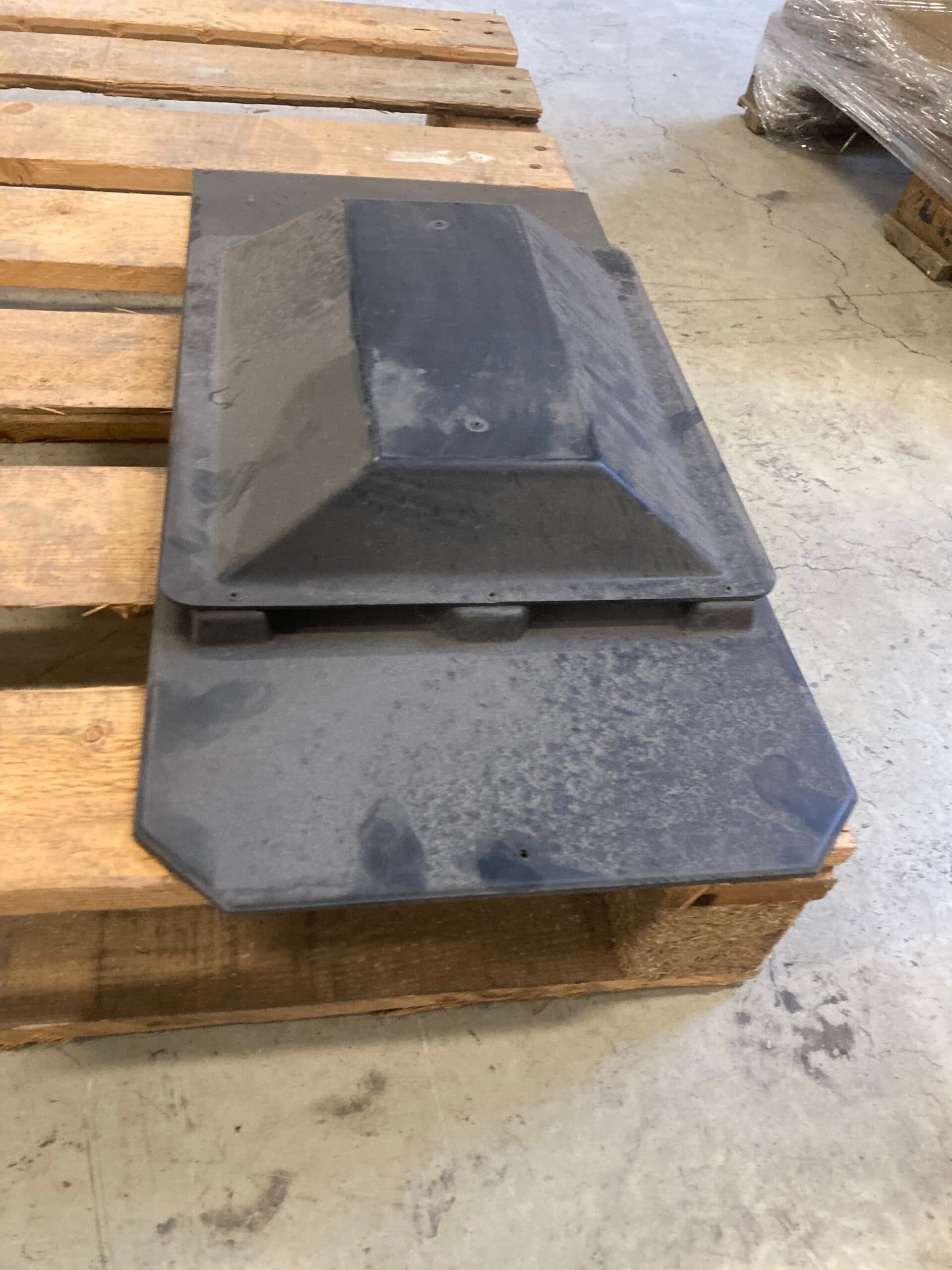 Ventialtions hætte til skifer, skåret hjørner, Sort. - 1