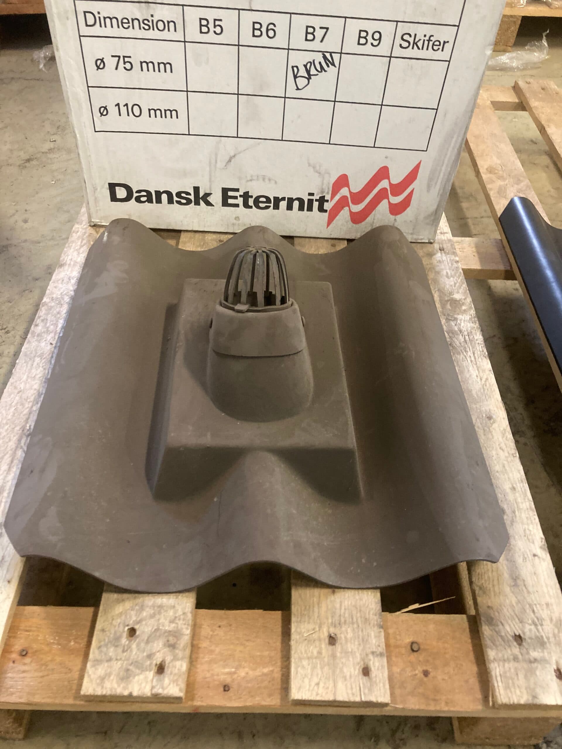 B7 Udluftnings hætte til faldstammerør ø75, Brun. - 1