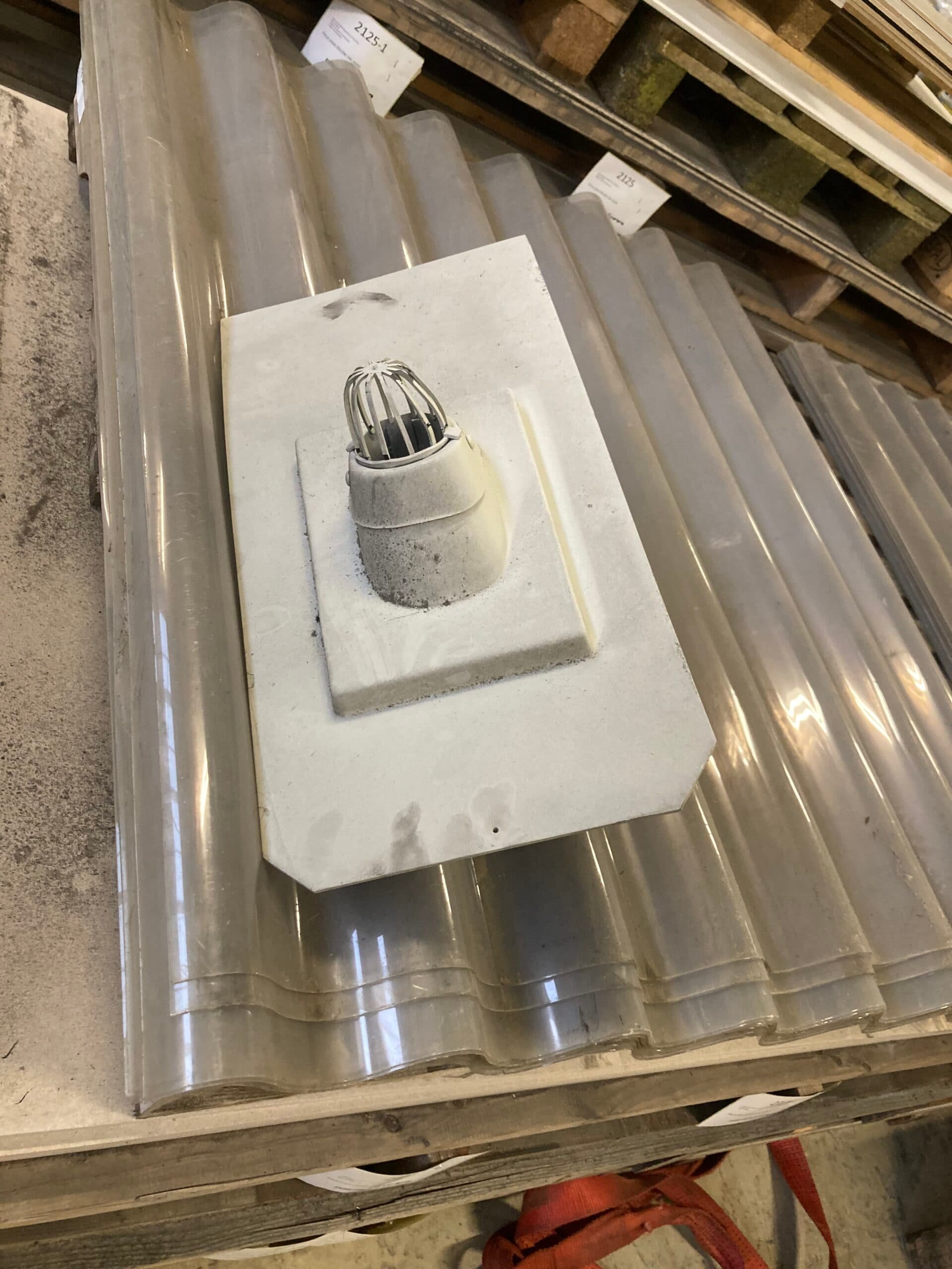 Faldstamme udluftnings hætte ø75 til skifer med skåret hjørner Grå. - 1