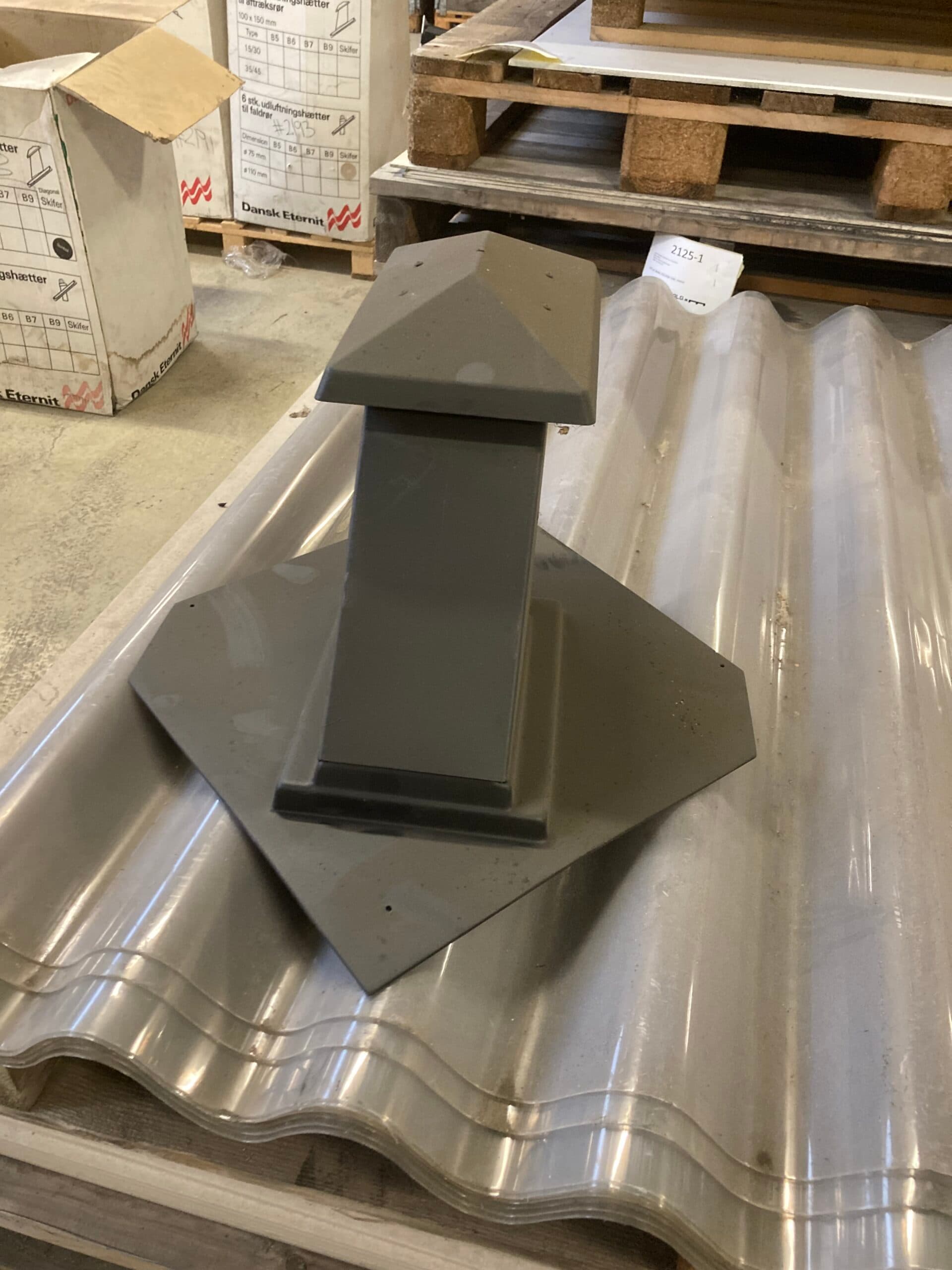 Udluftningshætte til aftræksrør diagonal skiffer 35-45gr Sort - 1