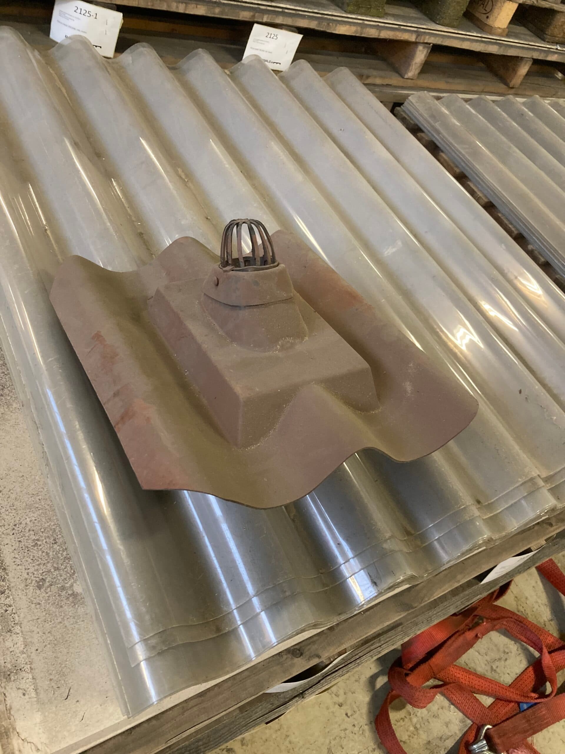 B7 Udluftnings hætte til faldstammerør ø75, Rødbrun. - 1