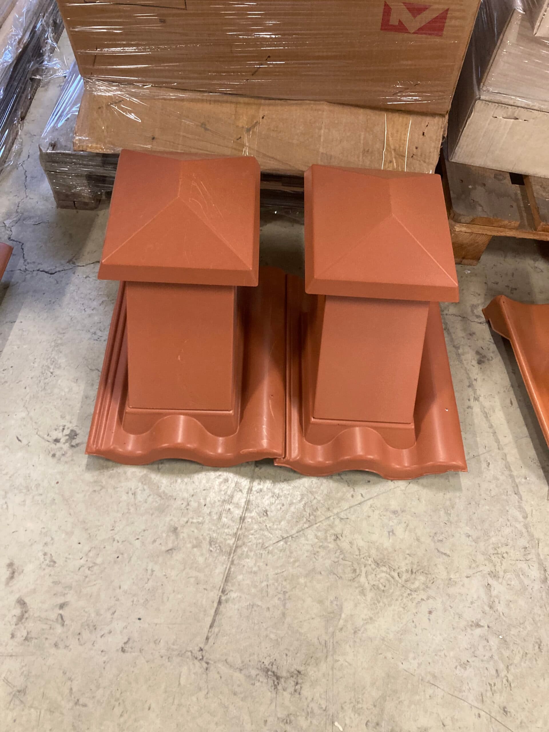 Udluftnings hætte til aftræksrør tagsten 33x42cm 35-45gr Teglrød med bred hat. - 1