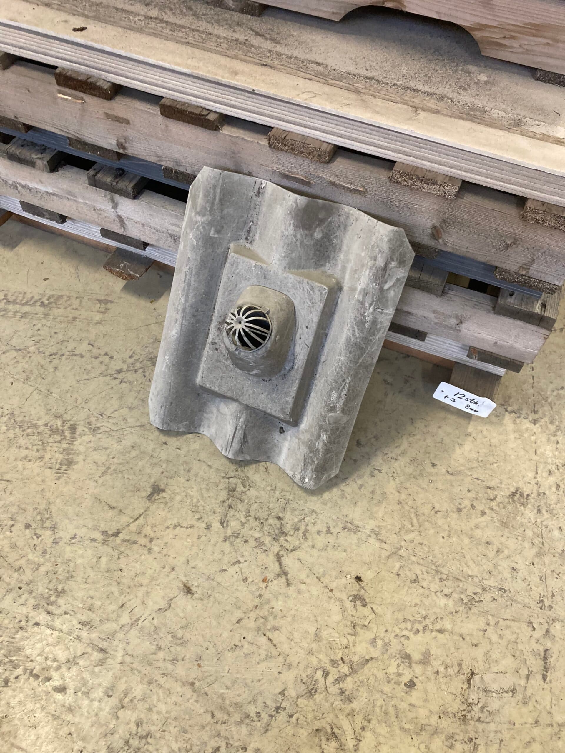 B6 Udluftnings hætte til faldstammerør ø75, Grå. - 1