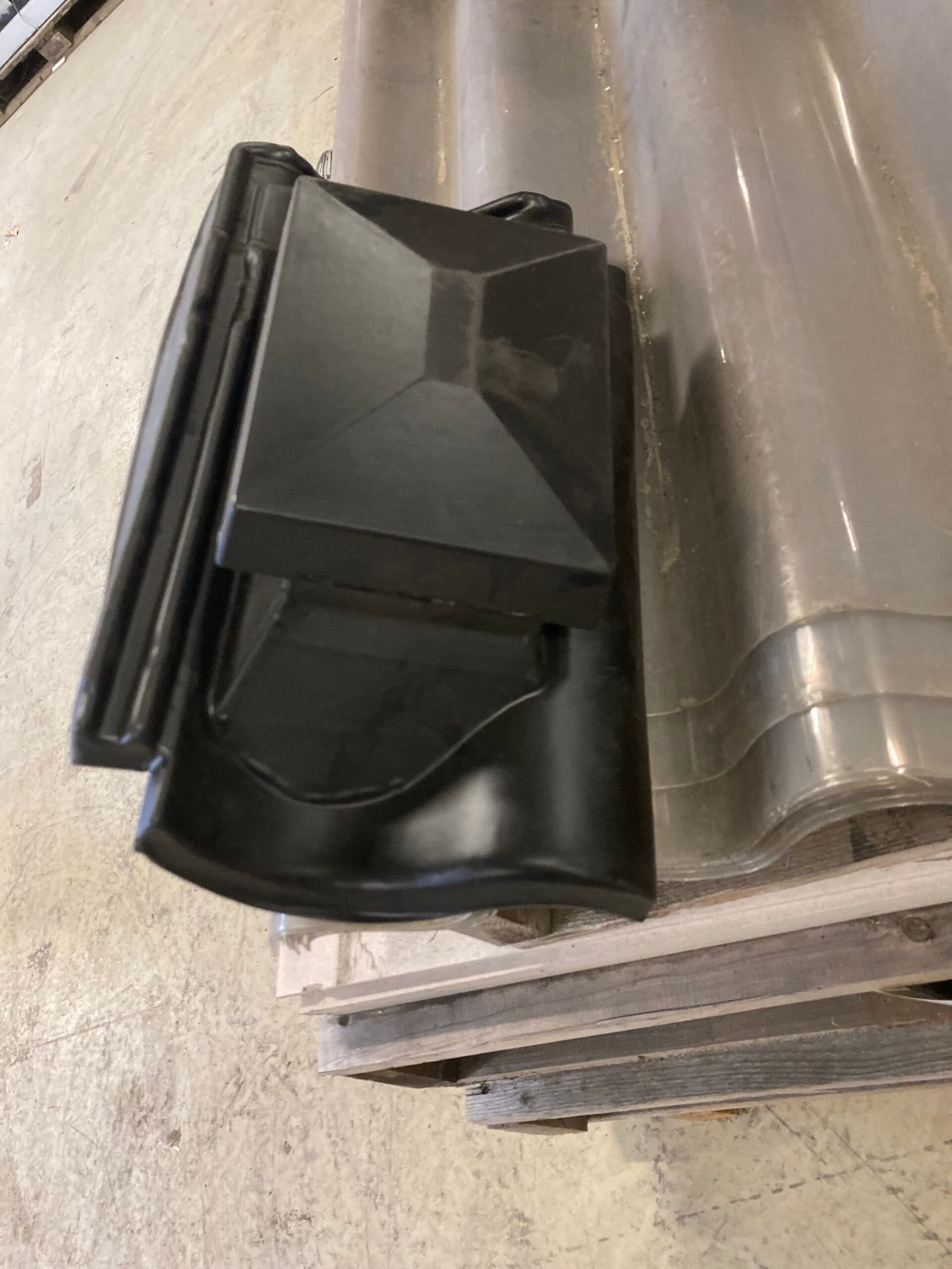 Udluftnings hætte til aftræksrør tagsten 15-30gr Sort - 1