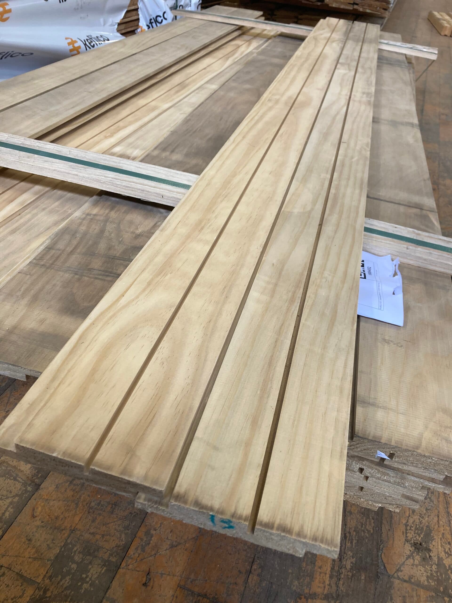 Accoya D-fals beklædning. 20x140mm m/lige spor.  FSC Mix 70% - 1