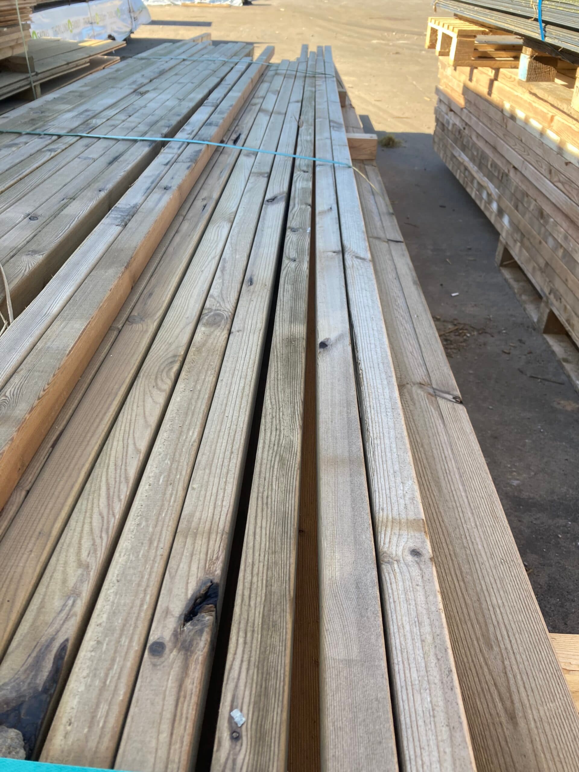 Thermotræ Fyr lægte 45x45mm. Høvlet m/runde hjørner. - 1