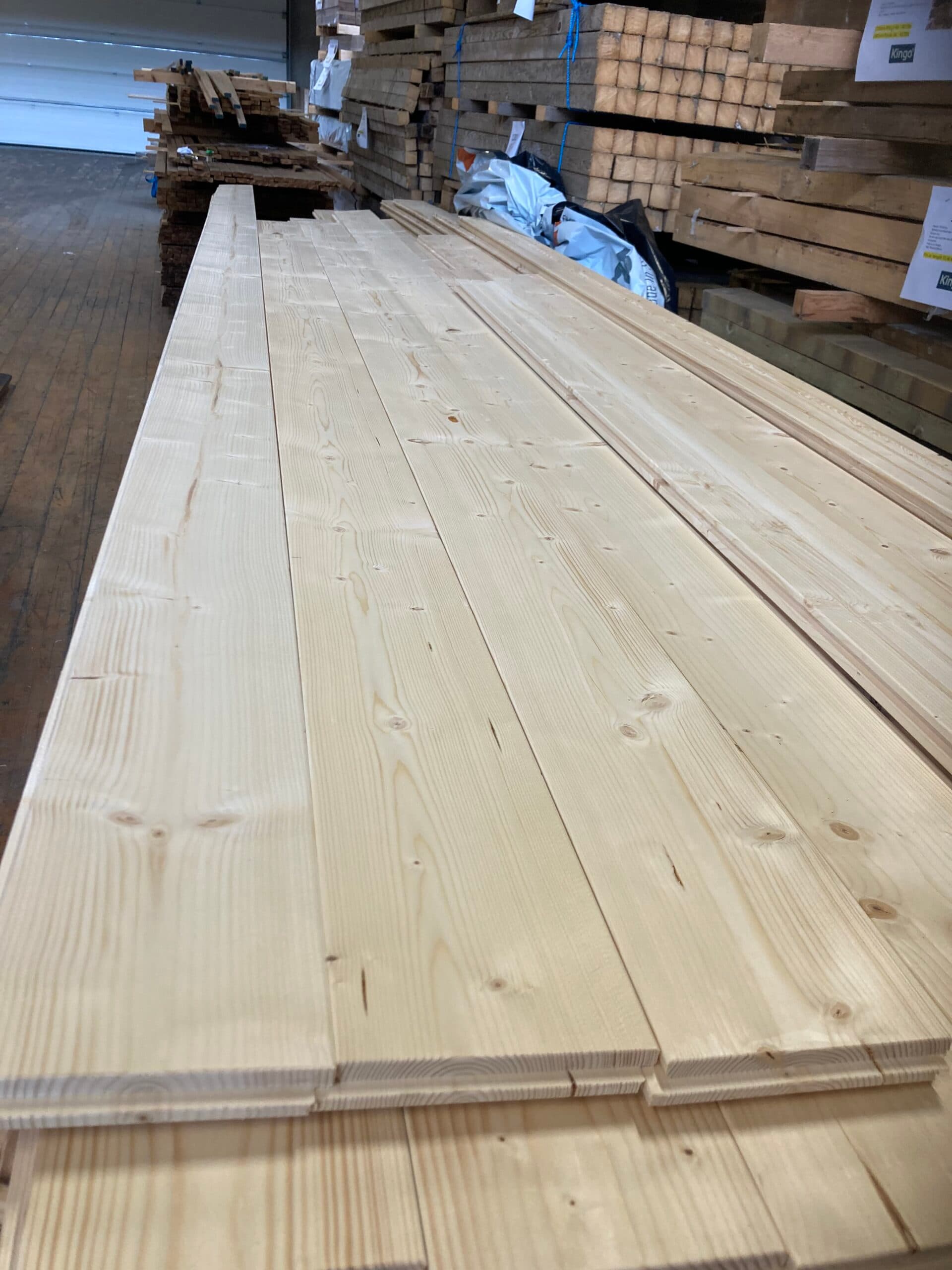 Massiv Gran plankegulv ubehandlet, 25x137mm. 139,95kr pr m²