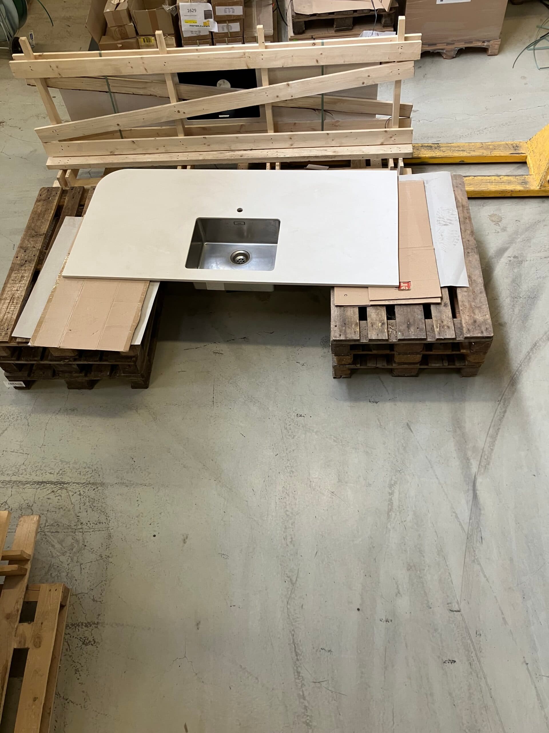 Dekton 20mm halv ø m/vask (380183)