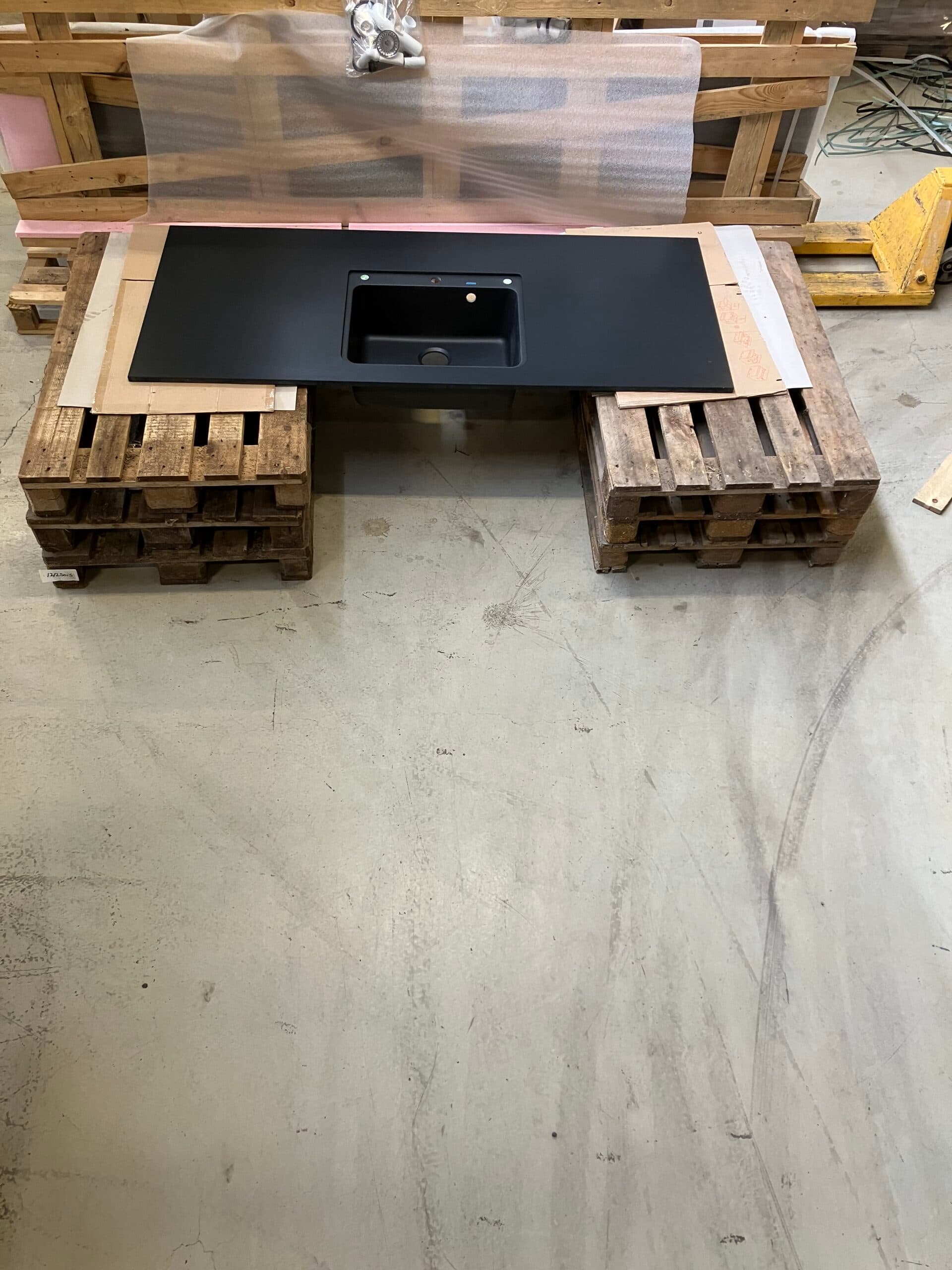 Silestone 20mm med underfærst Antrazit Silgranit vask. (369819).