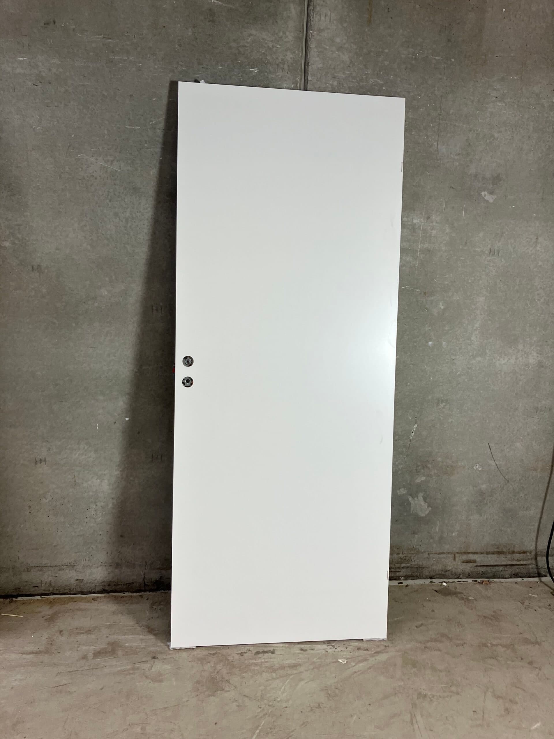 Indvendig glat kompakt dør i træ 82,5×204 cm. - 1