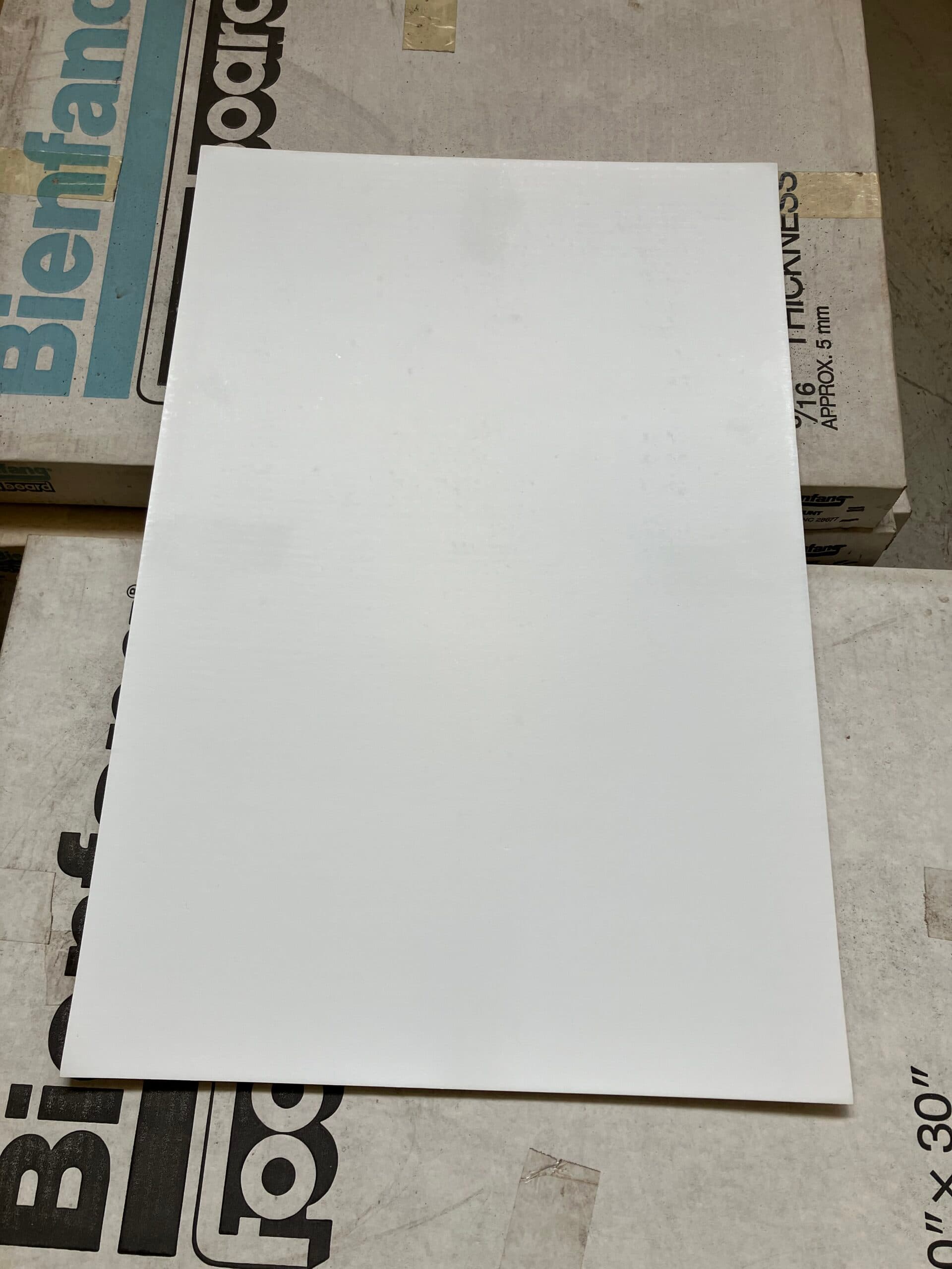 Bienfang Foamboard 5 mm Chromocore 50,80×76,20 cm. - 1