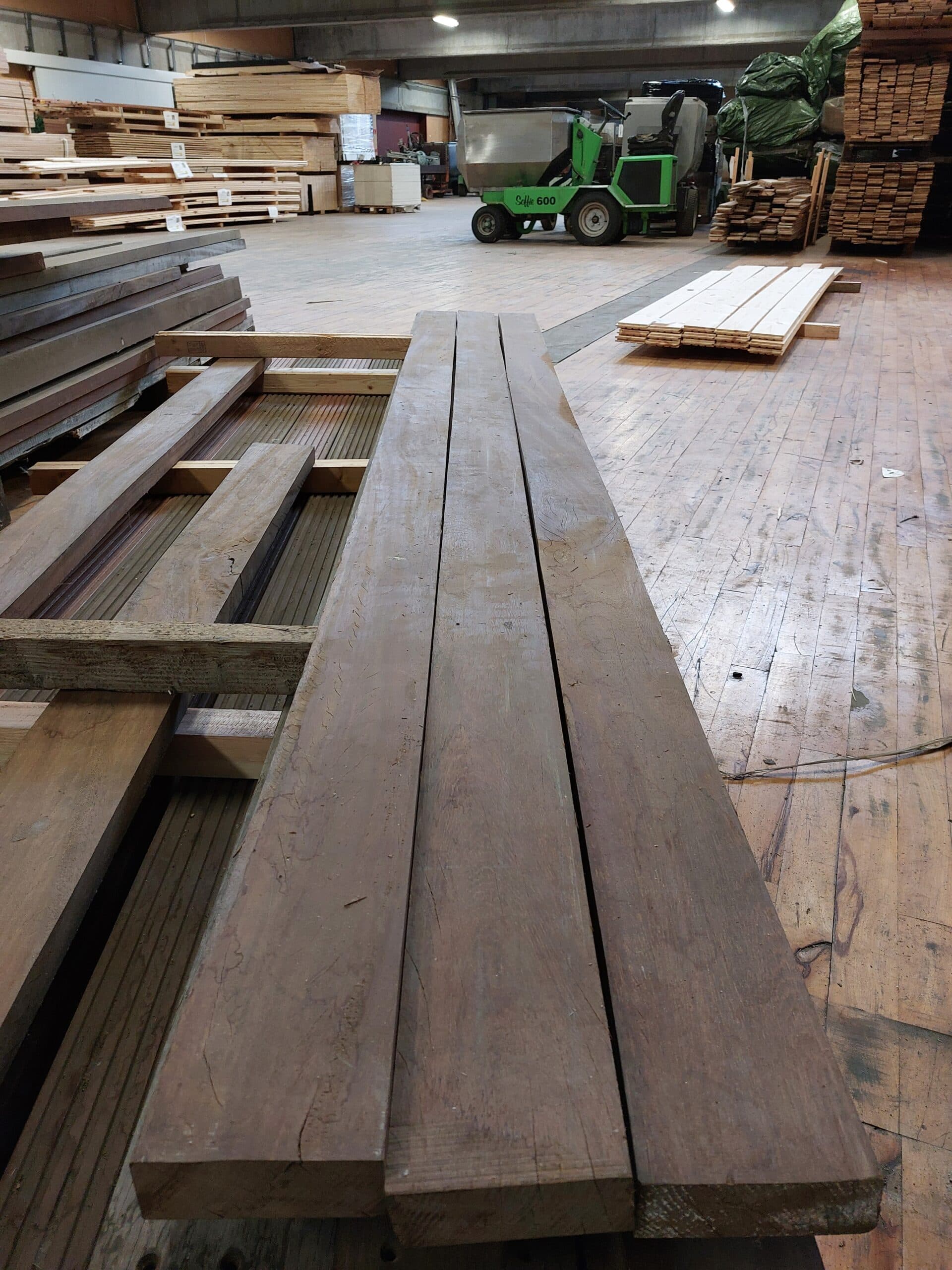 Azobe brædder 120x45mm høvlet. 170,00kr pr. Lbm.