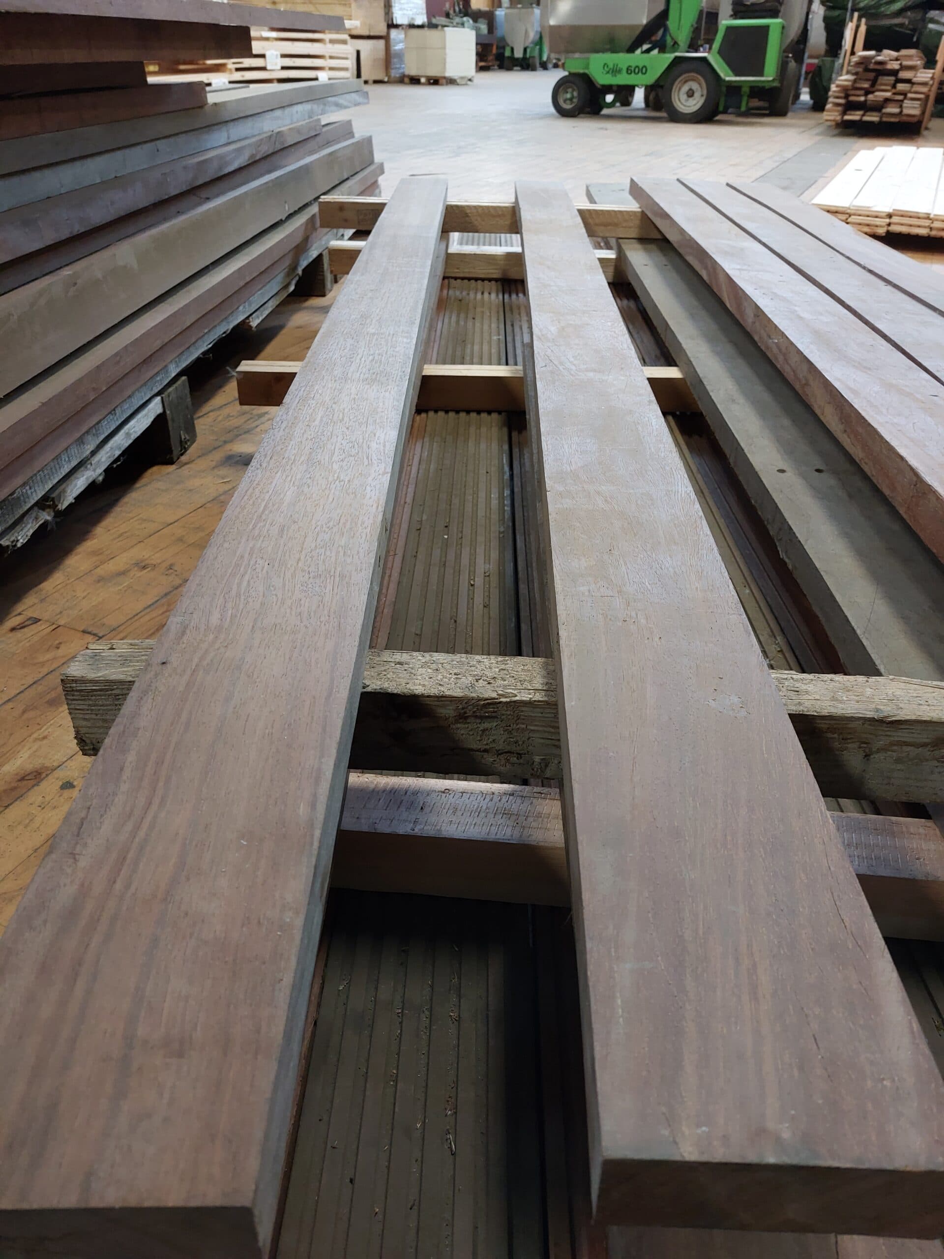 Azobe brædder 125x45mm høvlet. 170,00kr. pr. Lbm.