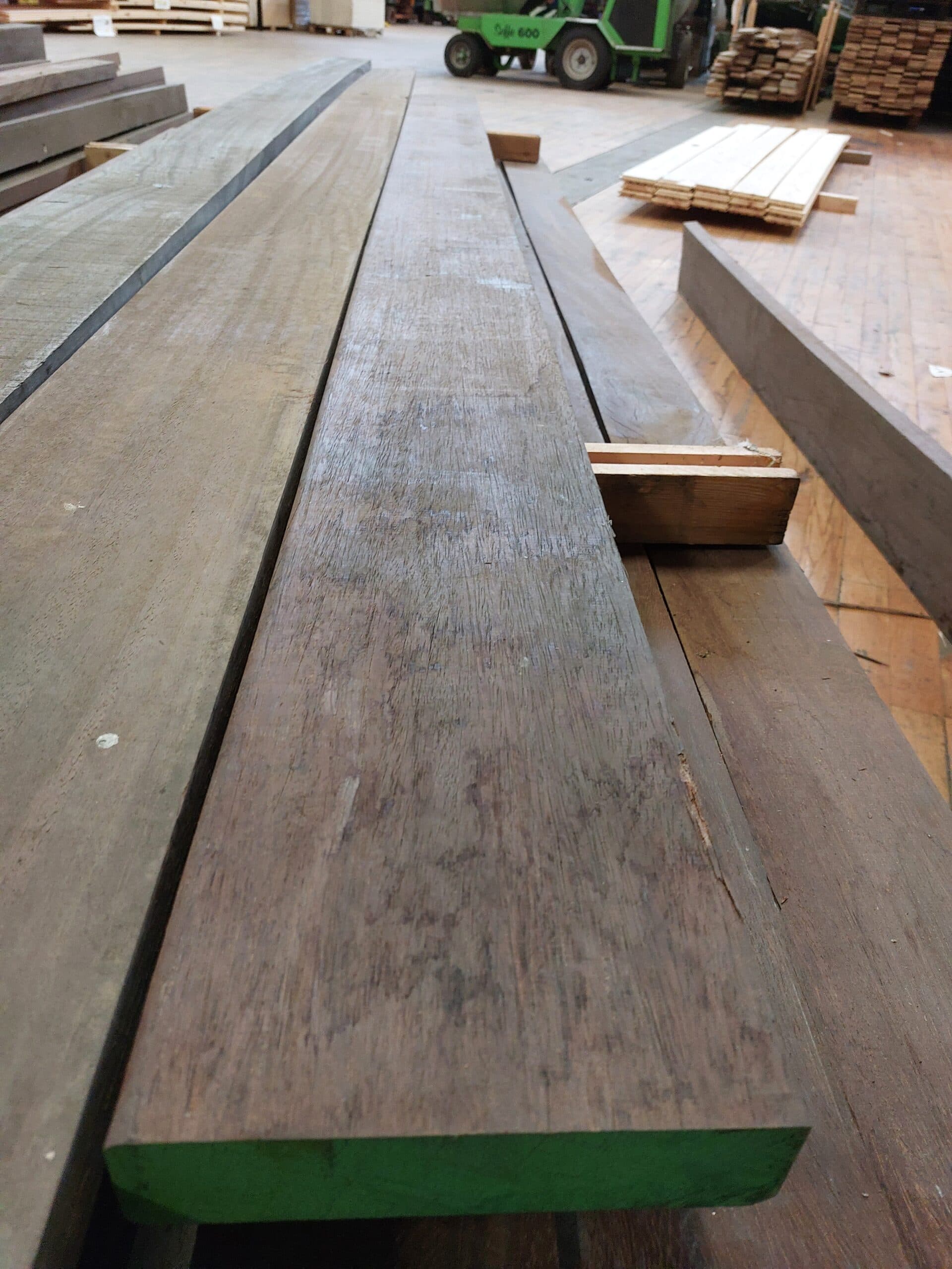 Azobe brædder 185x45mm høvlet. 258,34kr. pr. Lbm.