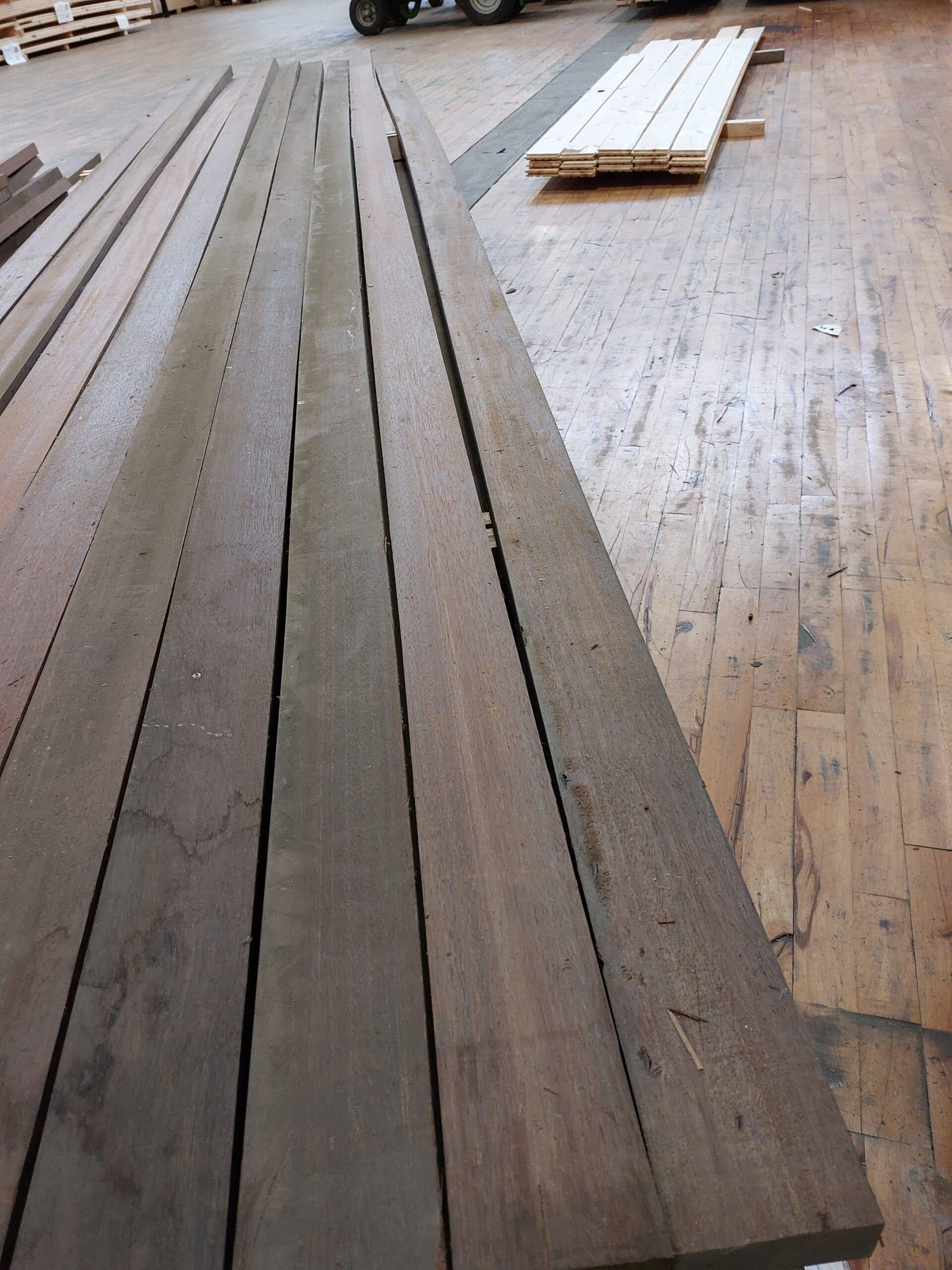 Azobe lægter 90x40mm høvlet. 111,68kr  pr. Lbm.