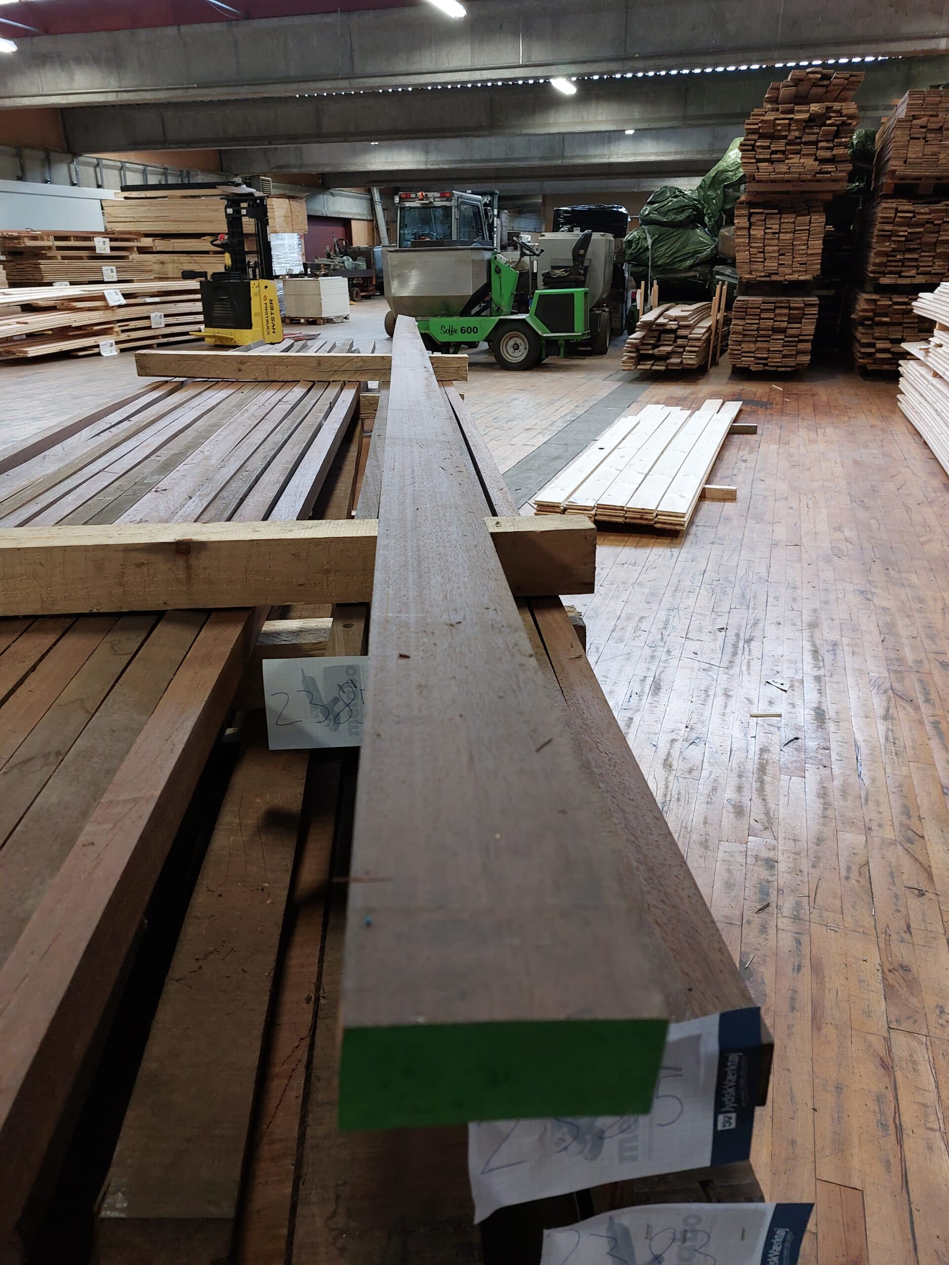 Azobe lægt 95x40mm høvlet. 117,88kr. pr. Lbm.