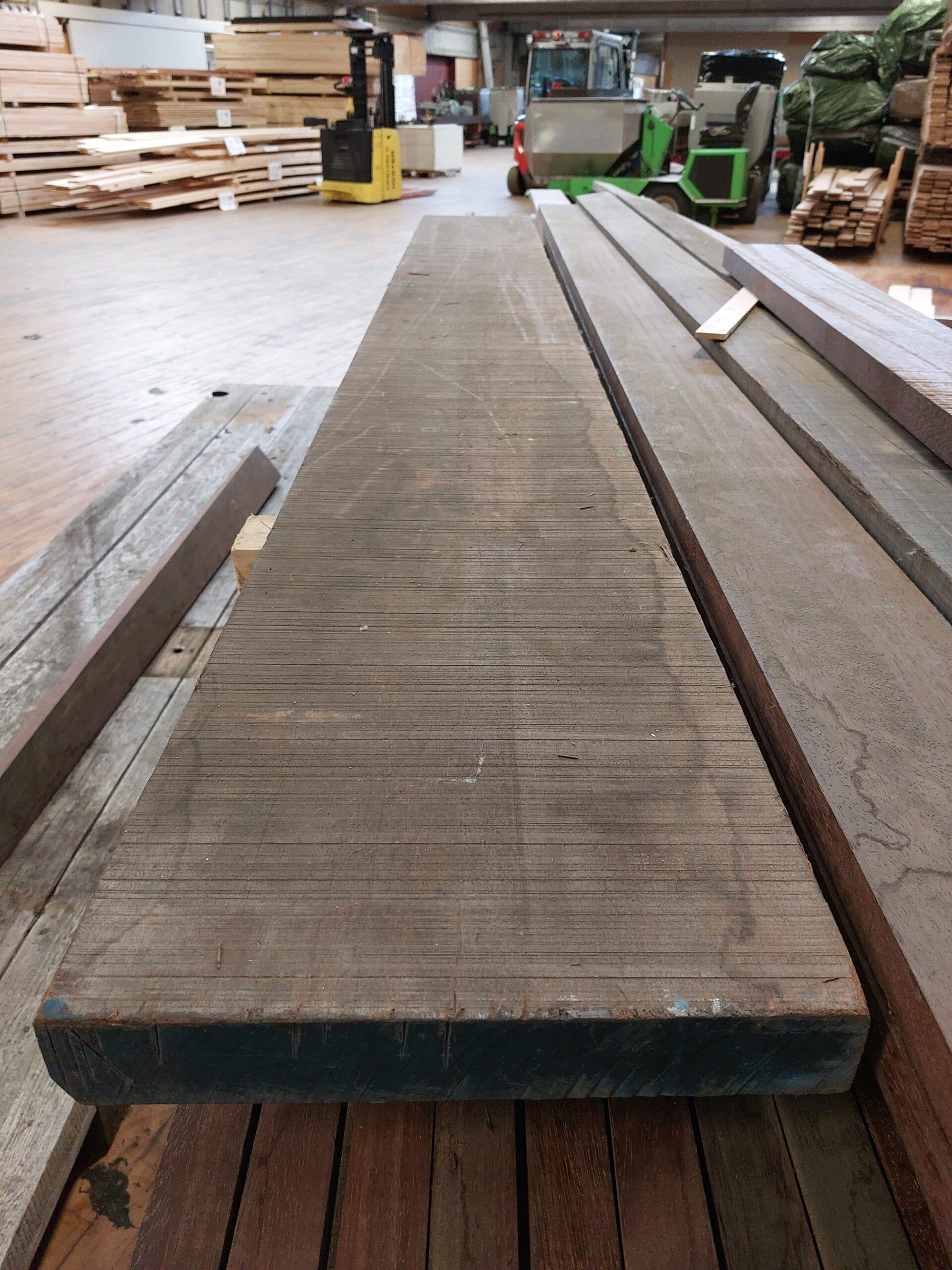 Azobe planke 55x330mm.  563,05kr. pr. Lbm.