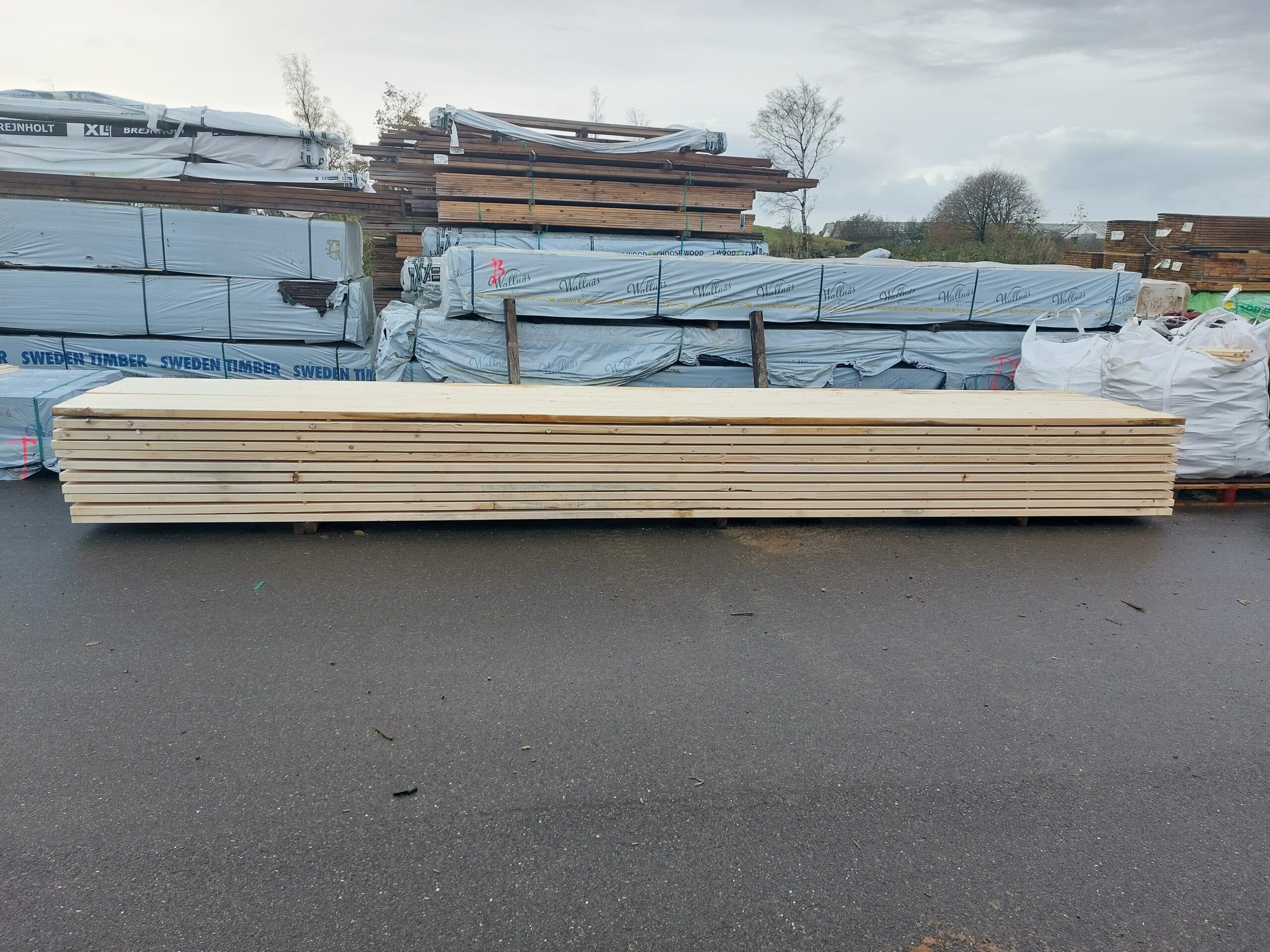 45x220mm. C24 spærtræ 6500mm. 41,25kr pr Lbm