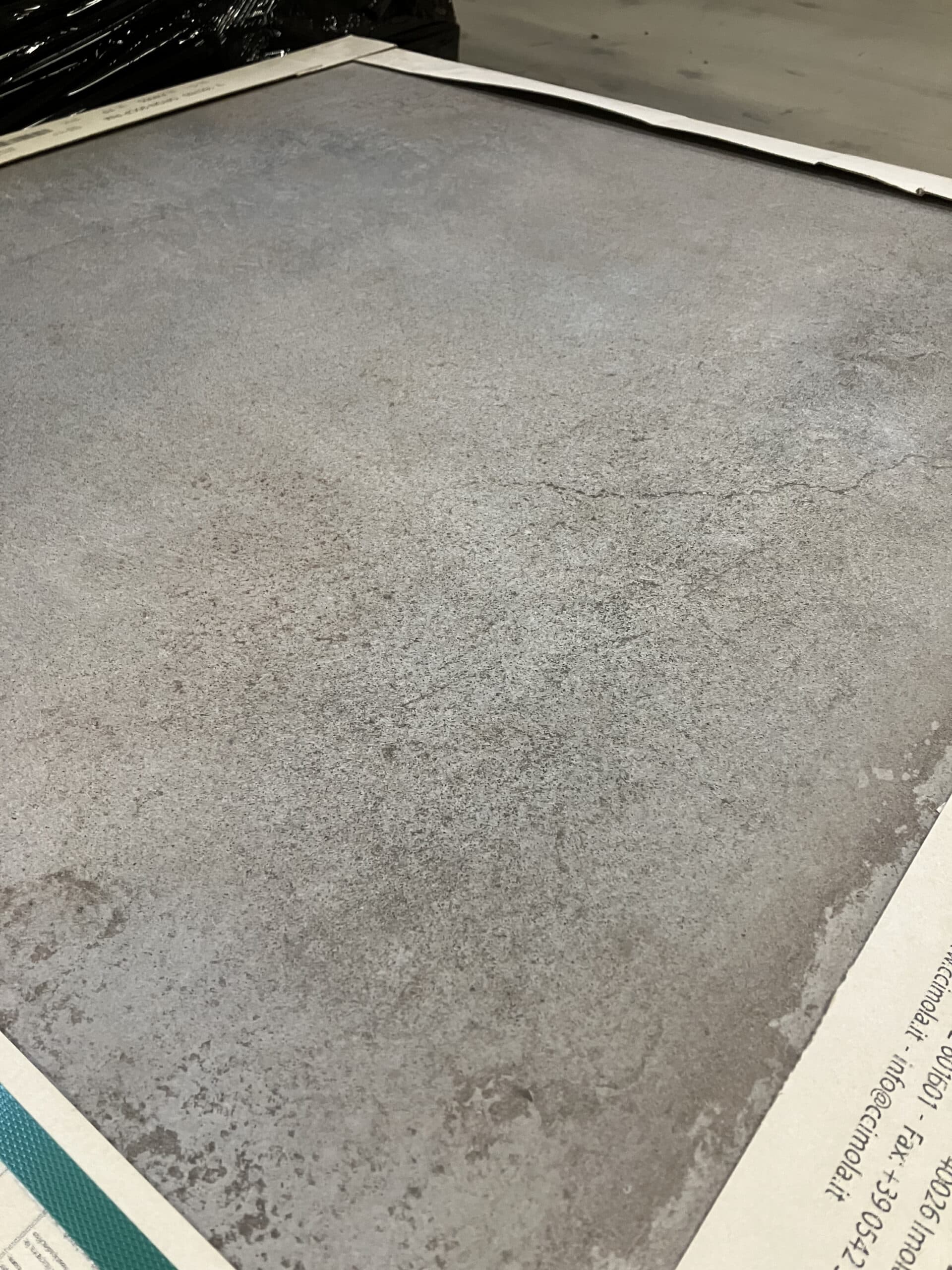 Uglaseret keramisk klinke til gulv og væg. 90×90 cm. - 1