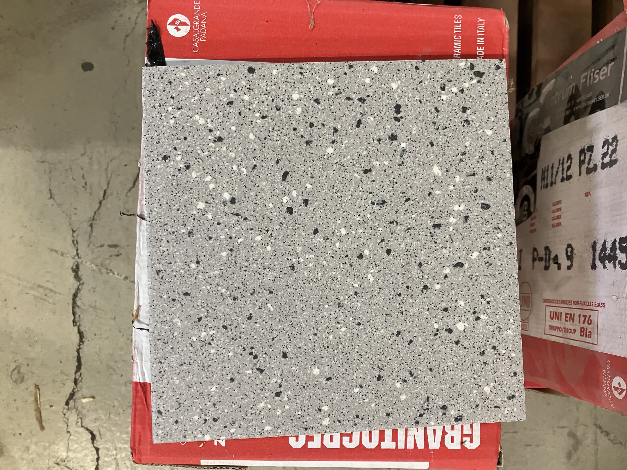 Uglaseret keramisk klinke til gulv og væg 20×20 cm. - 1