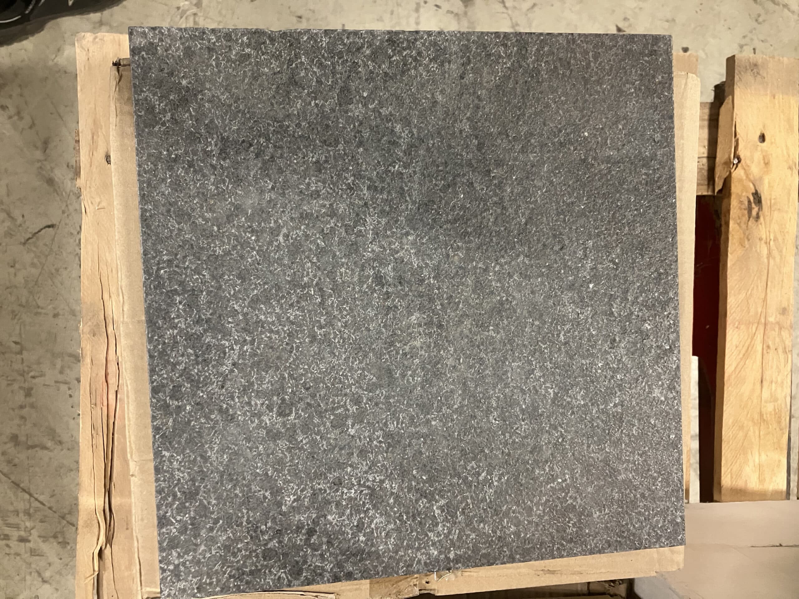 Kløvet granit Montauk Black 30,5×30,5 cm. - 1