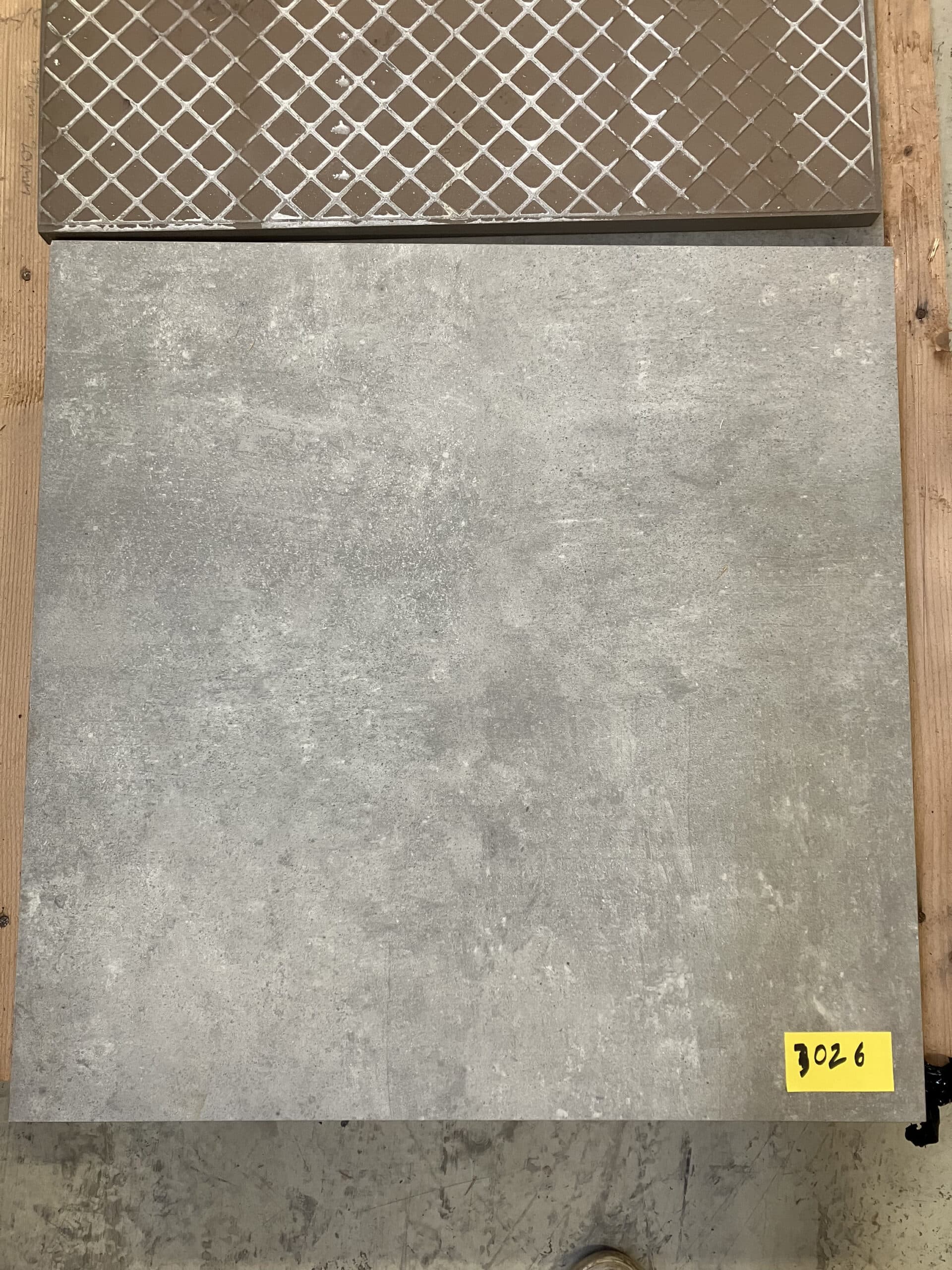 Glaseret keramisk klinke til gulv og væg 60×60 cm. - 1