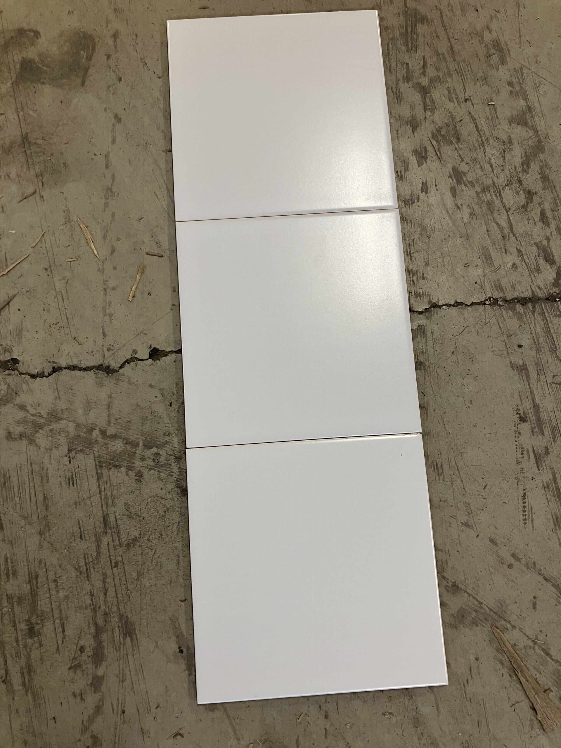 Glaseret keramisk vægflise. 15x15cm. - 1