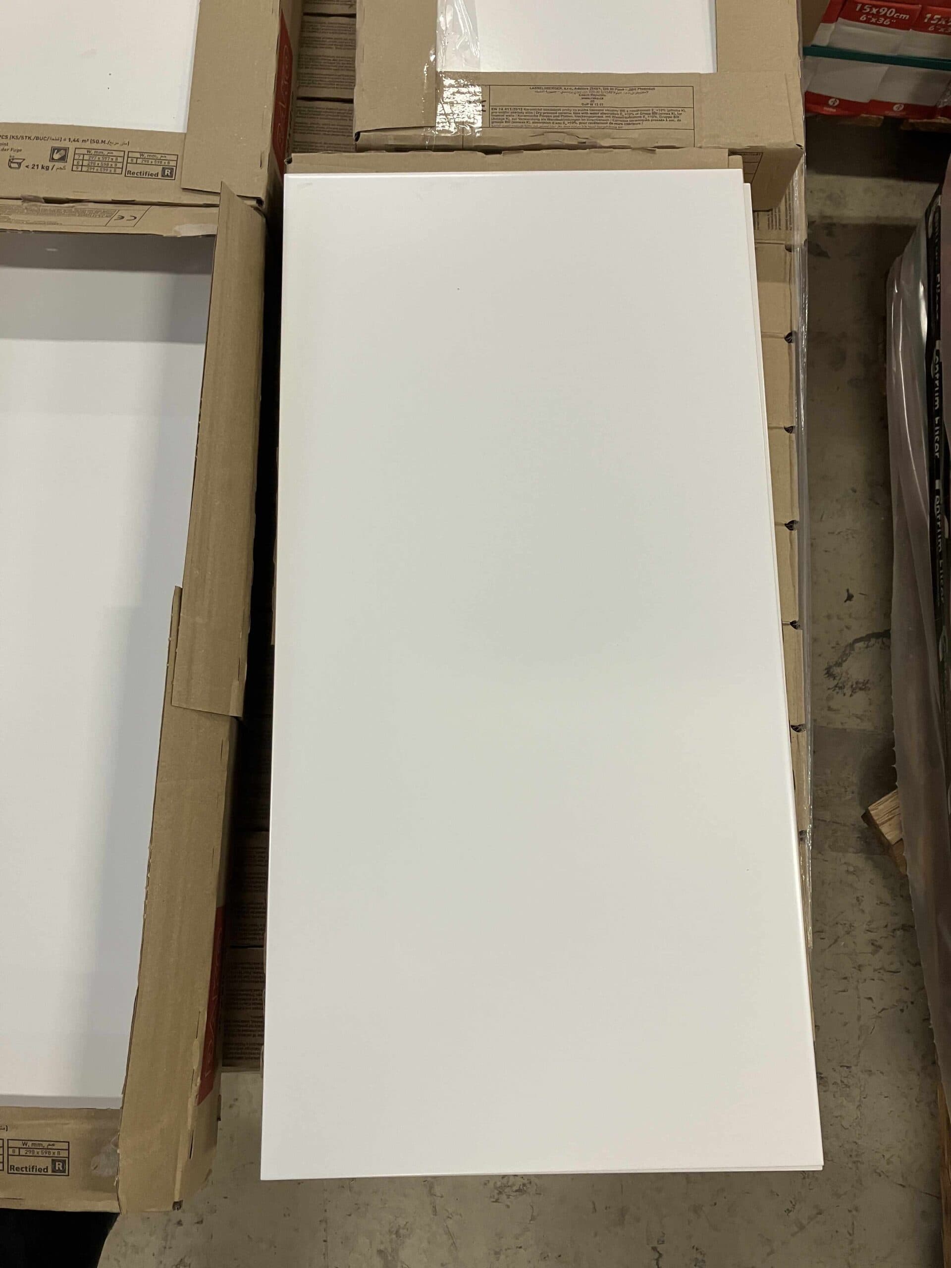 Glaseret keramisk vægflise. 30x60cm. - 1