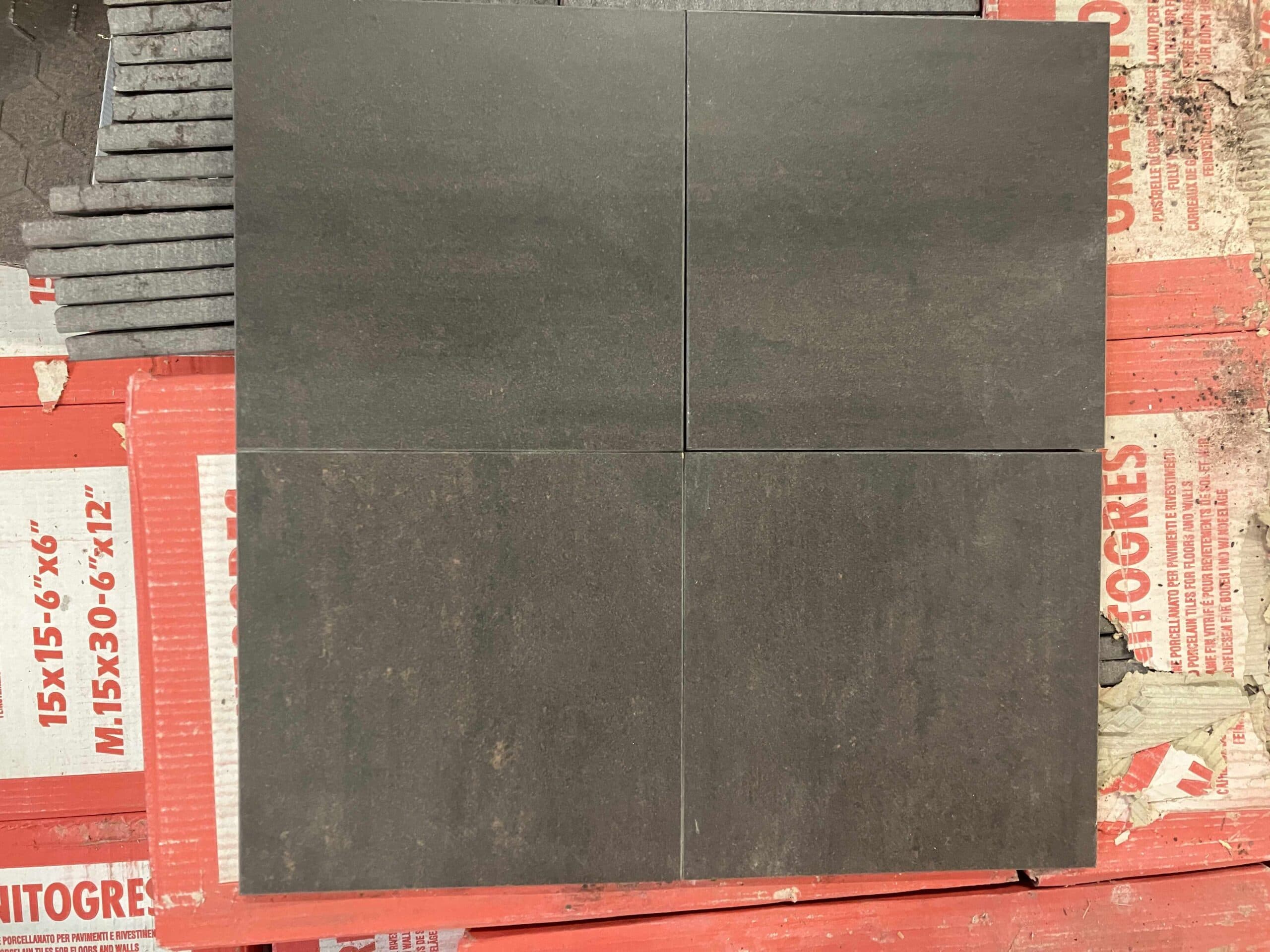 Uglaseret keramisk klinke til gulv og væg. 15×15 cm. - 1