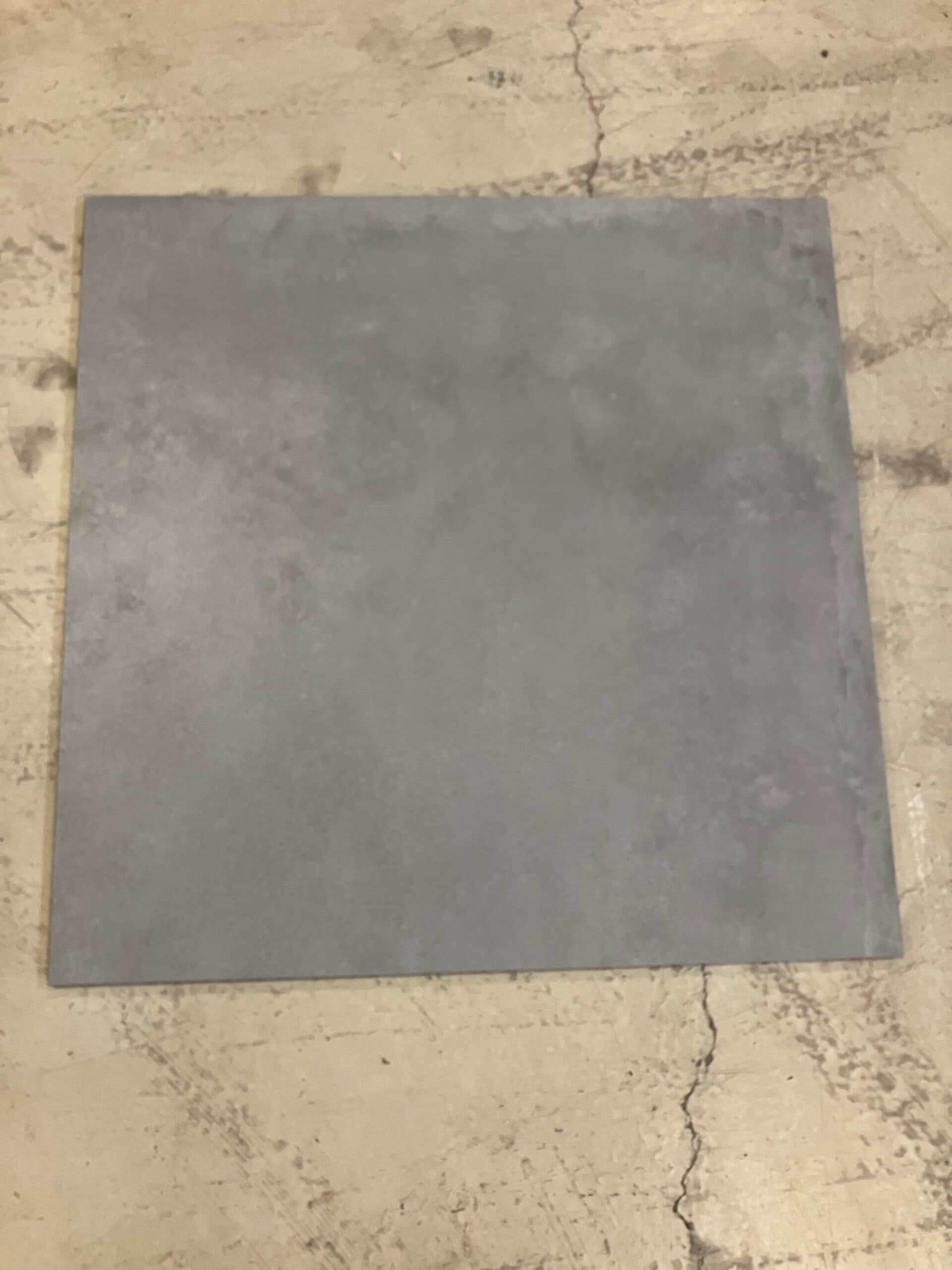 Uglaseret keramisk klinke til gulv og væg. 80×80 cm. - 1