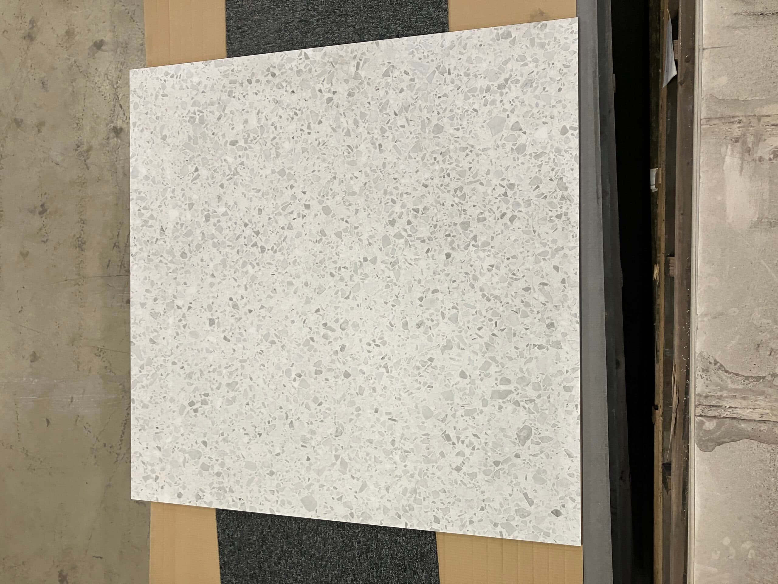 Uglaseret keramisk klinke til gulv og væg. 120×120 cm. - 1