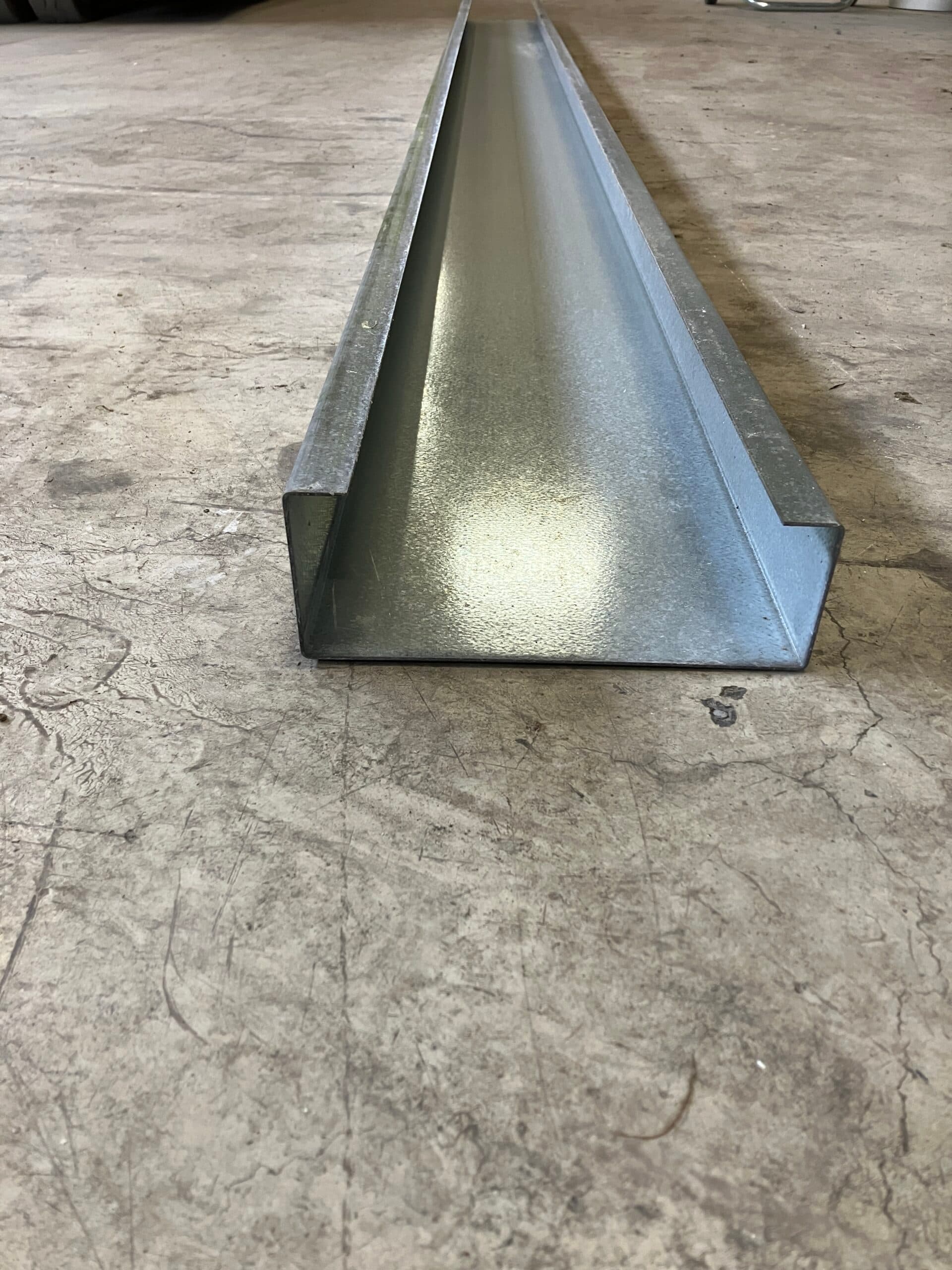 Lindab Construline stålåse Profil C-200/1,5 mm. 49 kr. pr meter. - 1