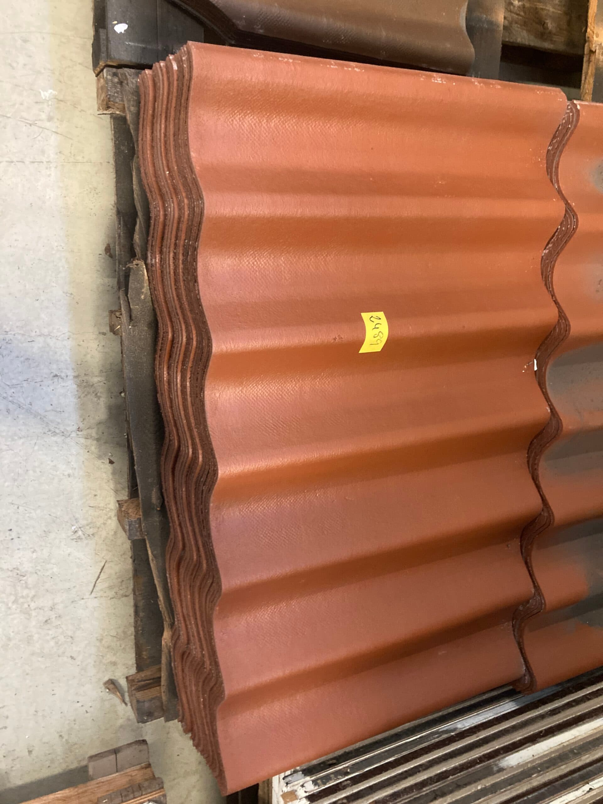 B7 Eternitplade rød/brun 1100x610mm. Fuldkant plade uden huller. - 1