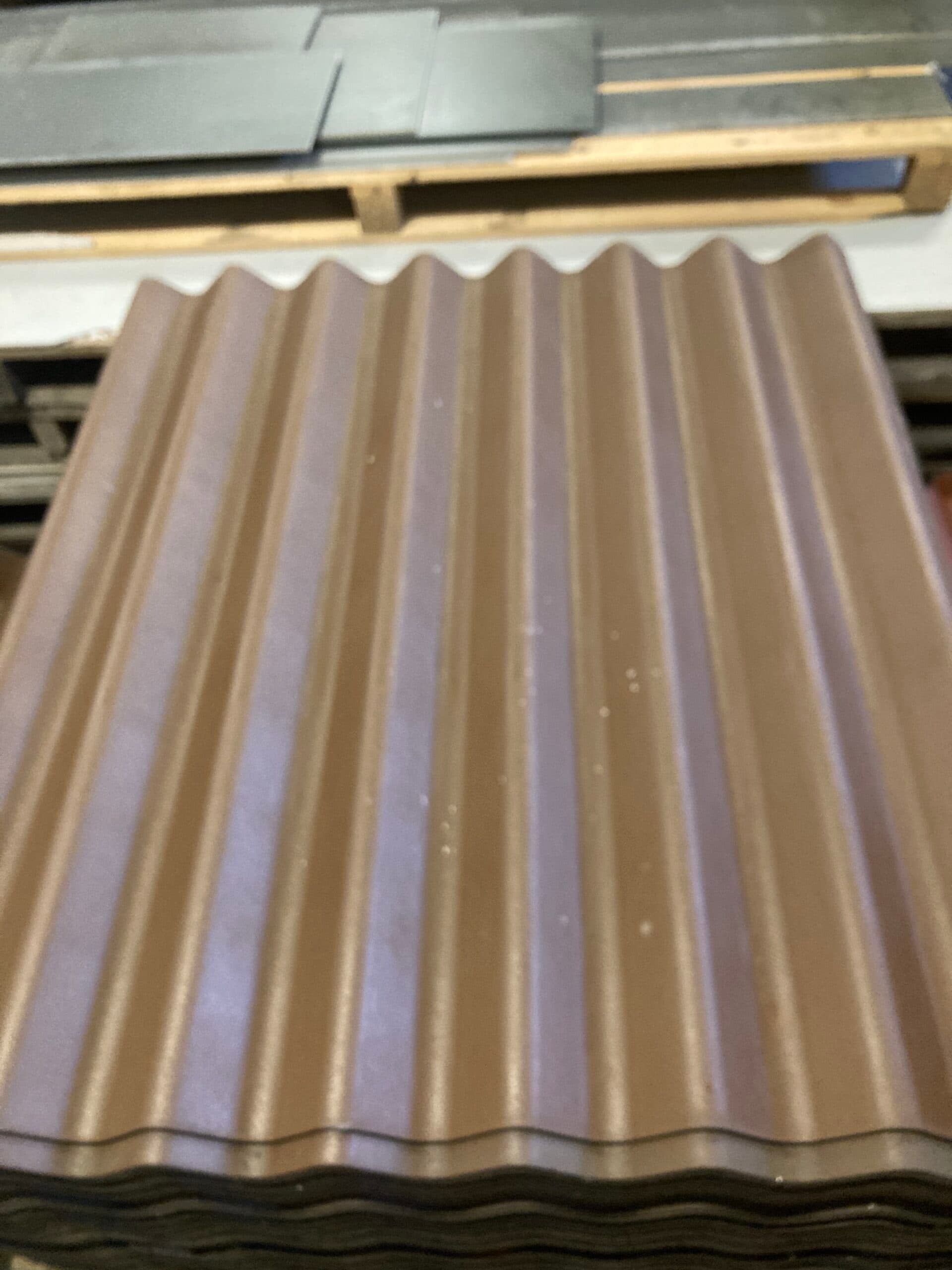 B6 Eternitplade brun/mokka 1076x1210mm. Fuldkant uden huller. - 1