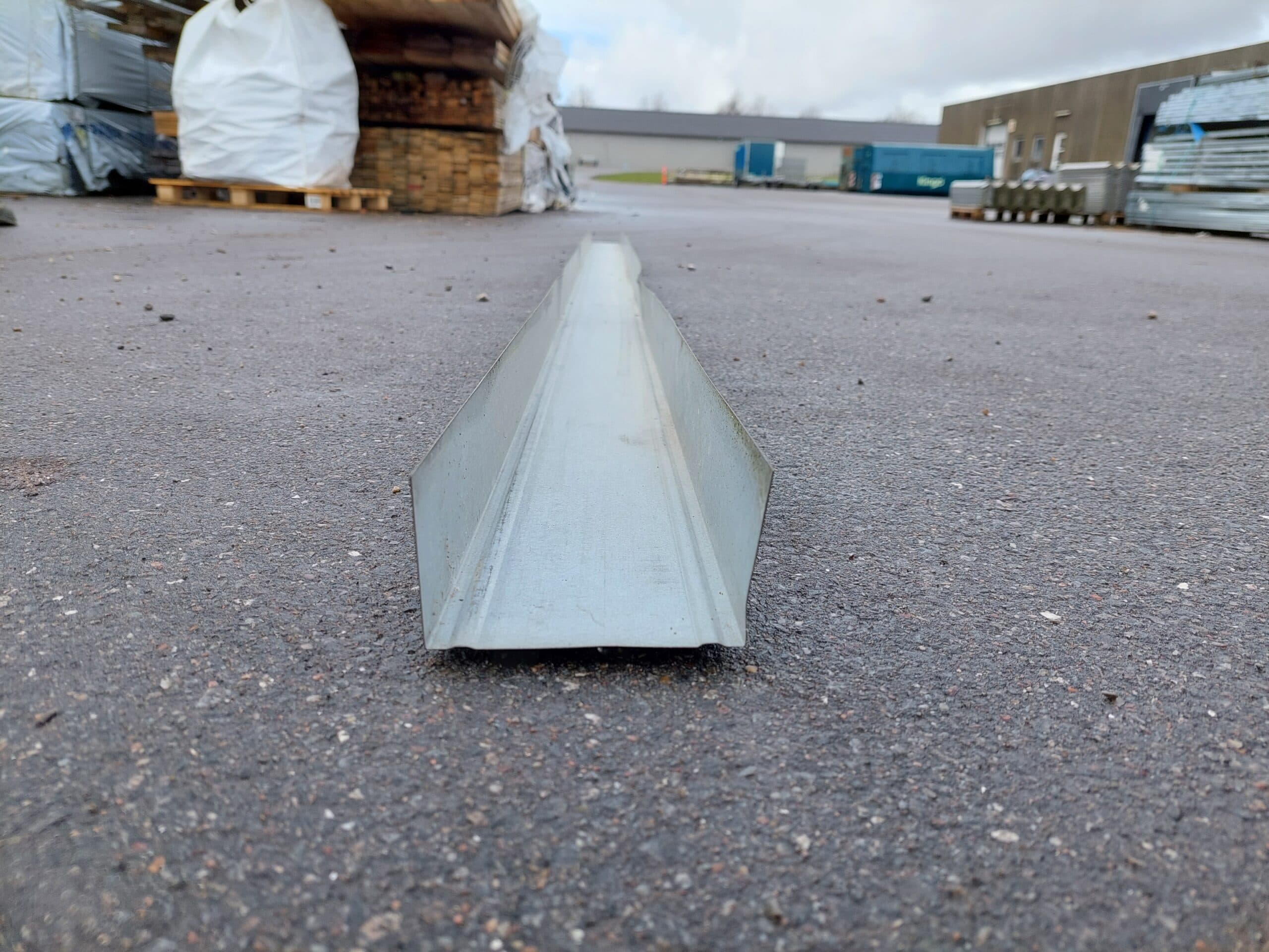 Galvaniseret Stålskinne U-profil gipsstål 29 kr. pr meter.