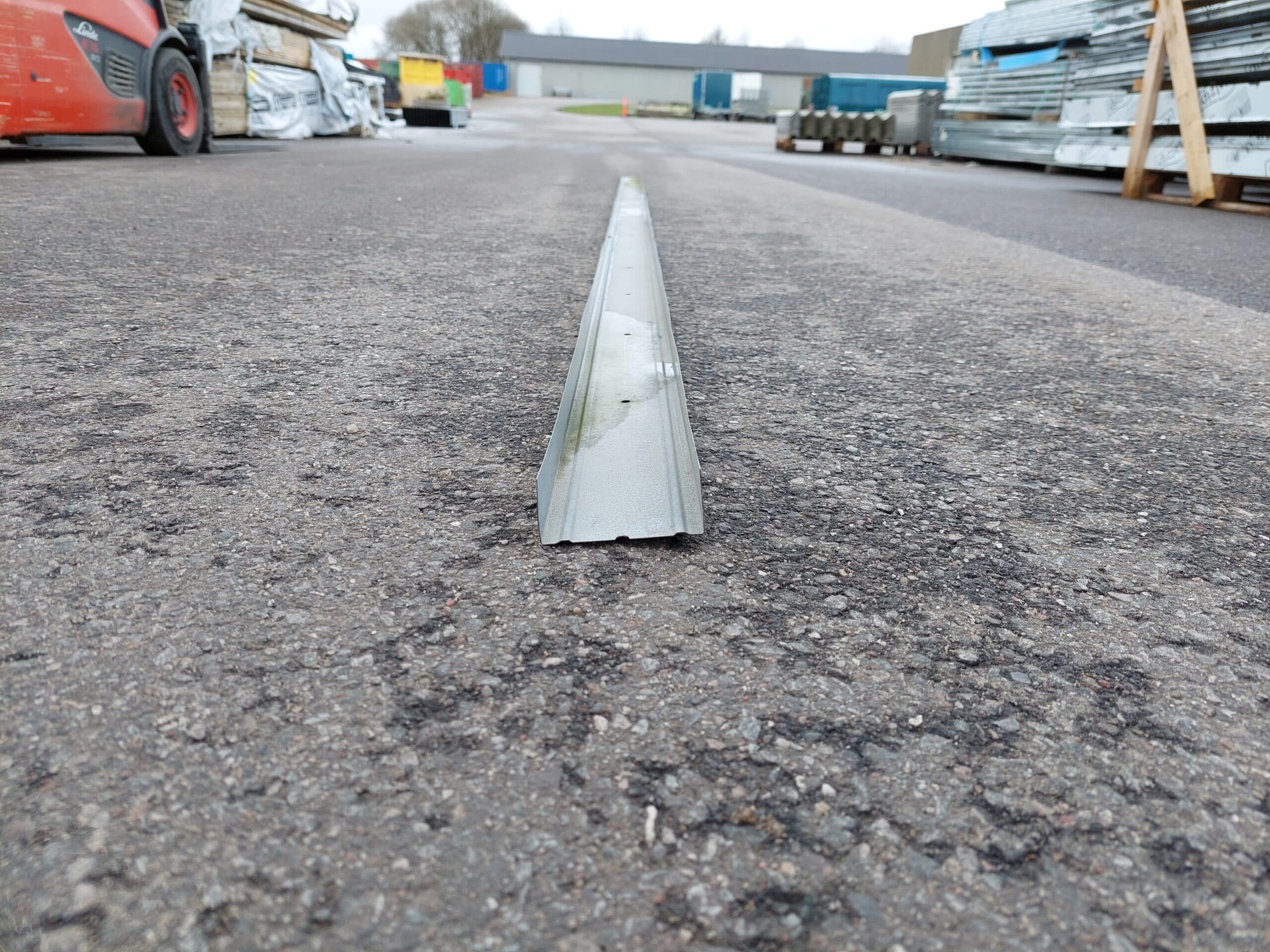 Knauf galvaniseret Stålskinne U-profil. Gipsstål. 15,75 kr. pr meter.