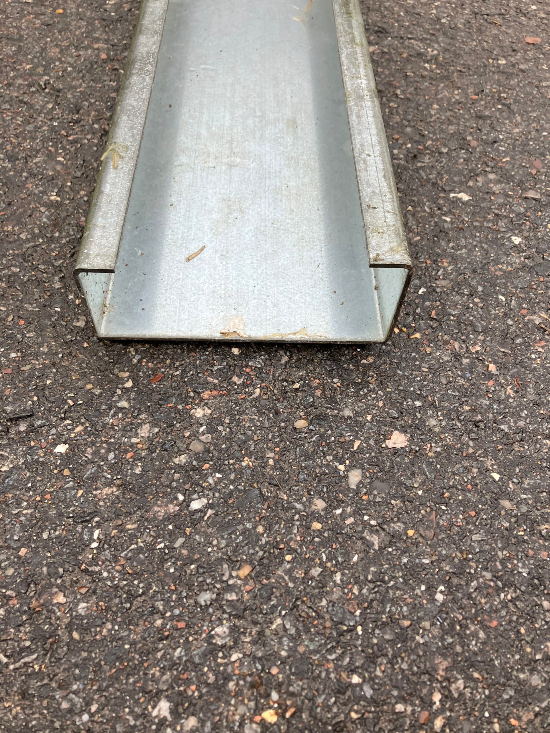 Gyproc galvaniseret C-stålprofil. Gipsstål. 29 kr. pr meter.