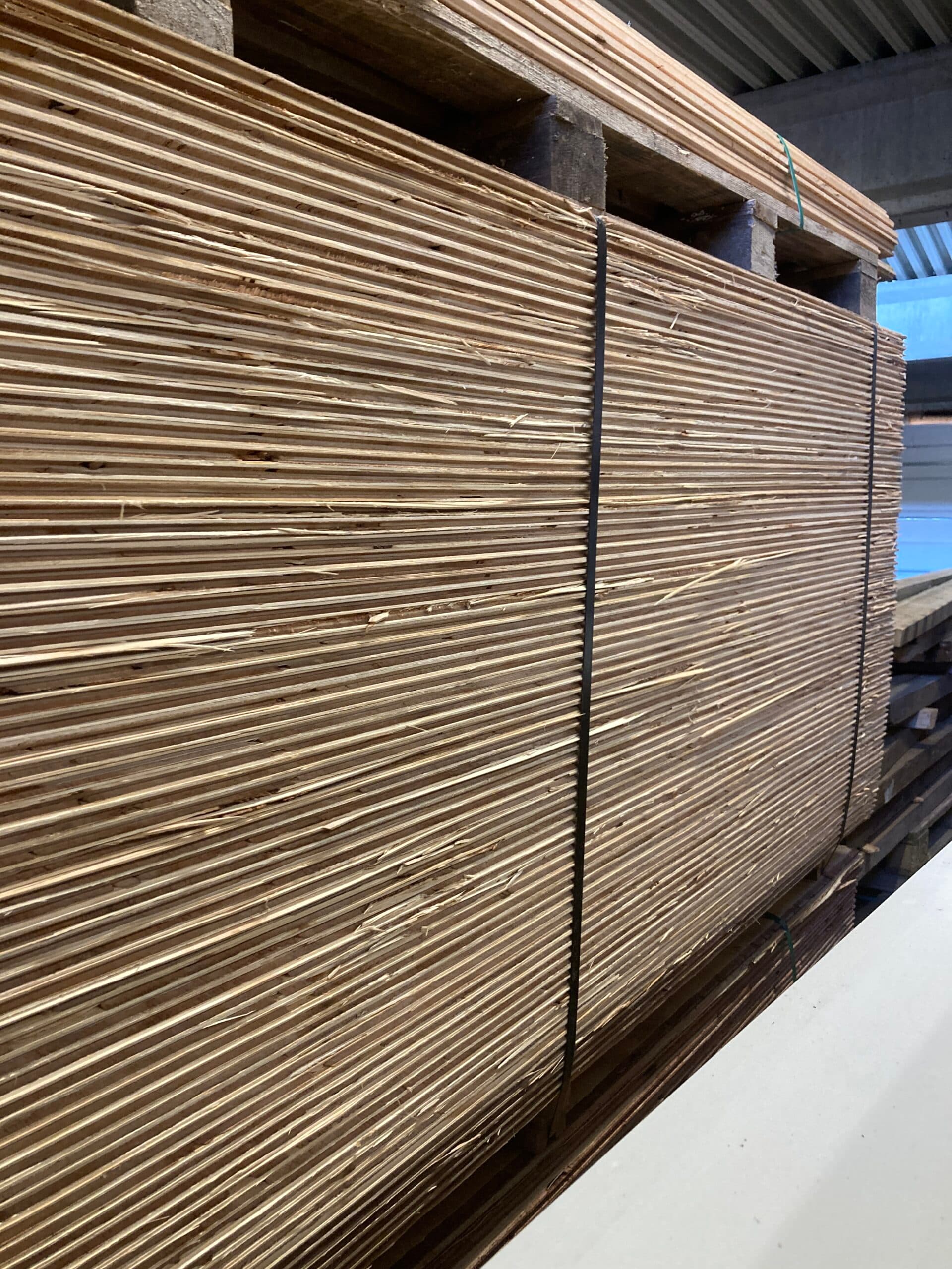 Tagkrydsfiner 2440x1220x12mm. EPP TG2