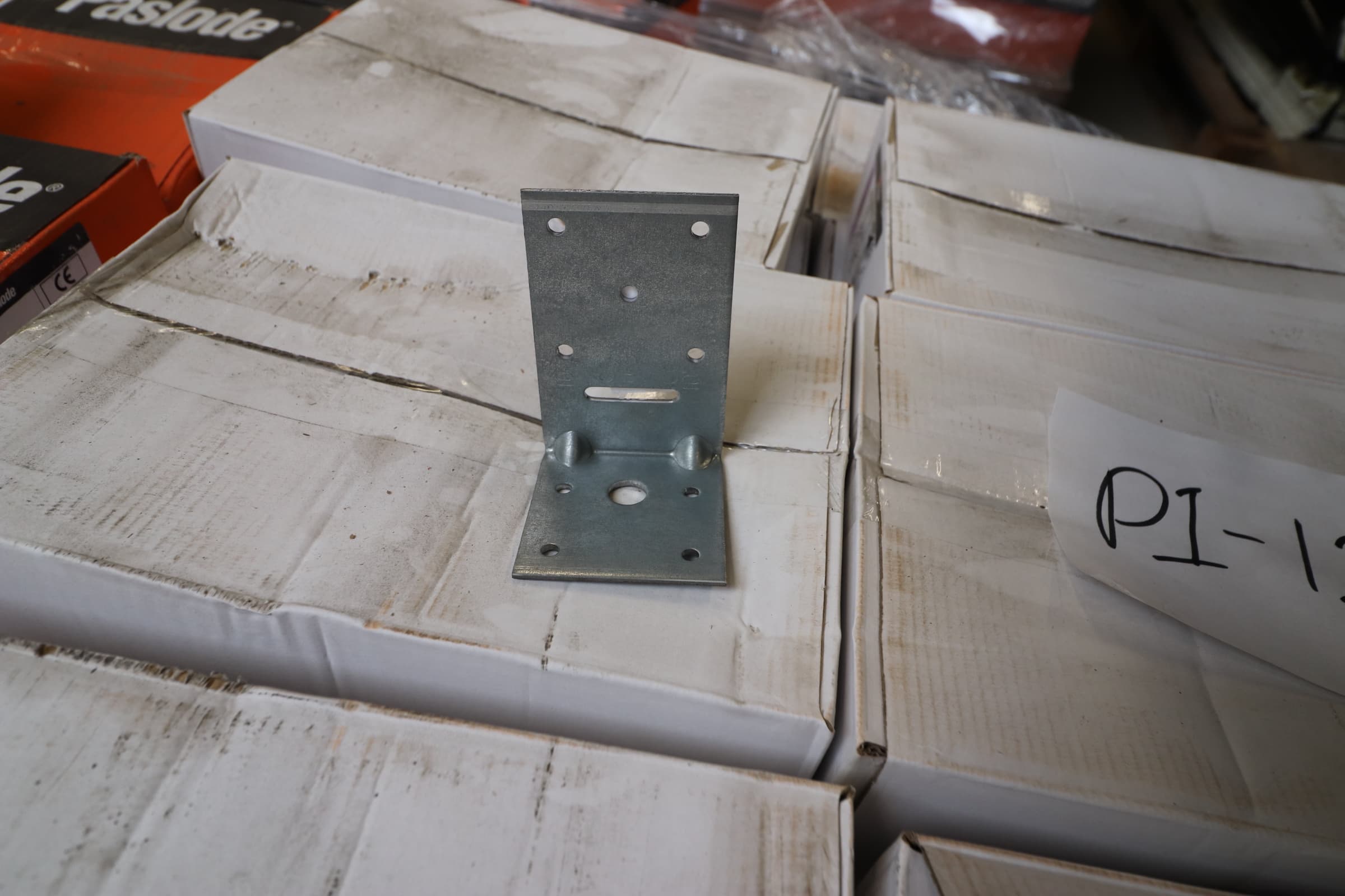 Paslode vinkelbeslag P1-12 90x60x2,5×60 mm (Sælges i kasser) - 1