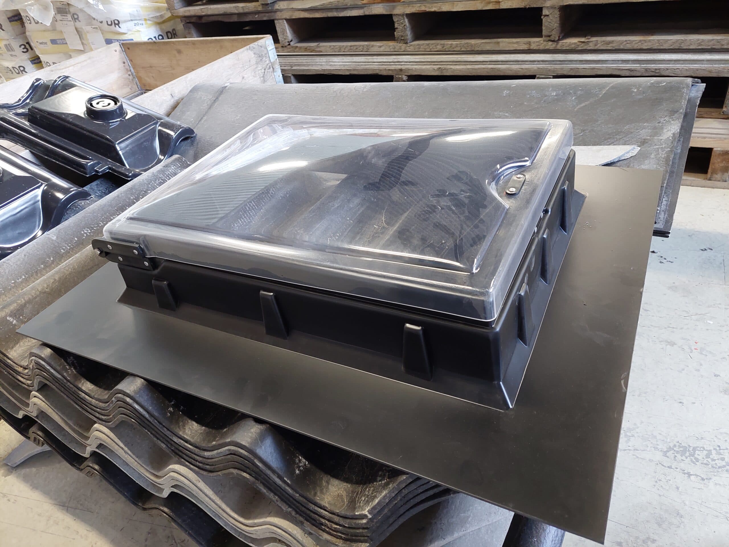 Tagvindue til skifer, fra Vink, sort, 715x580x155 mm - 1