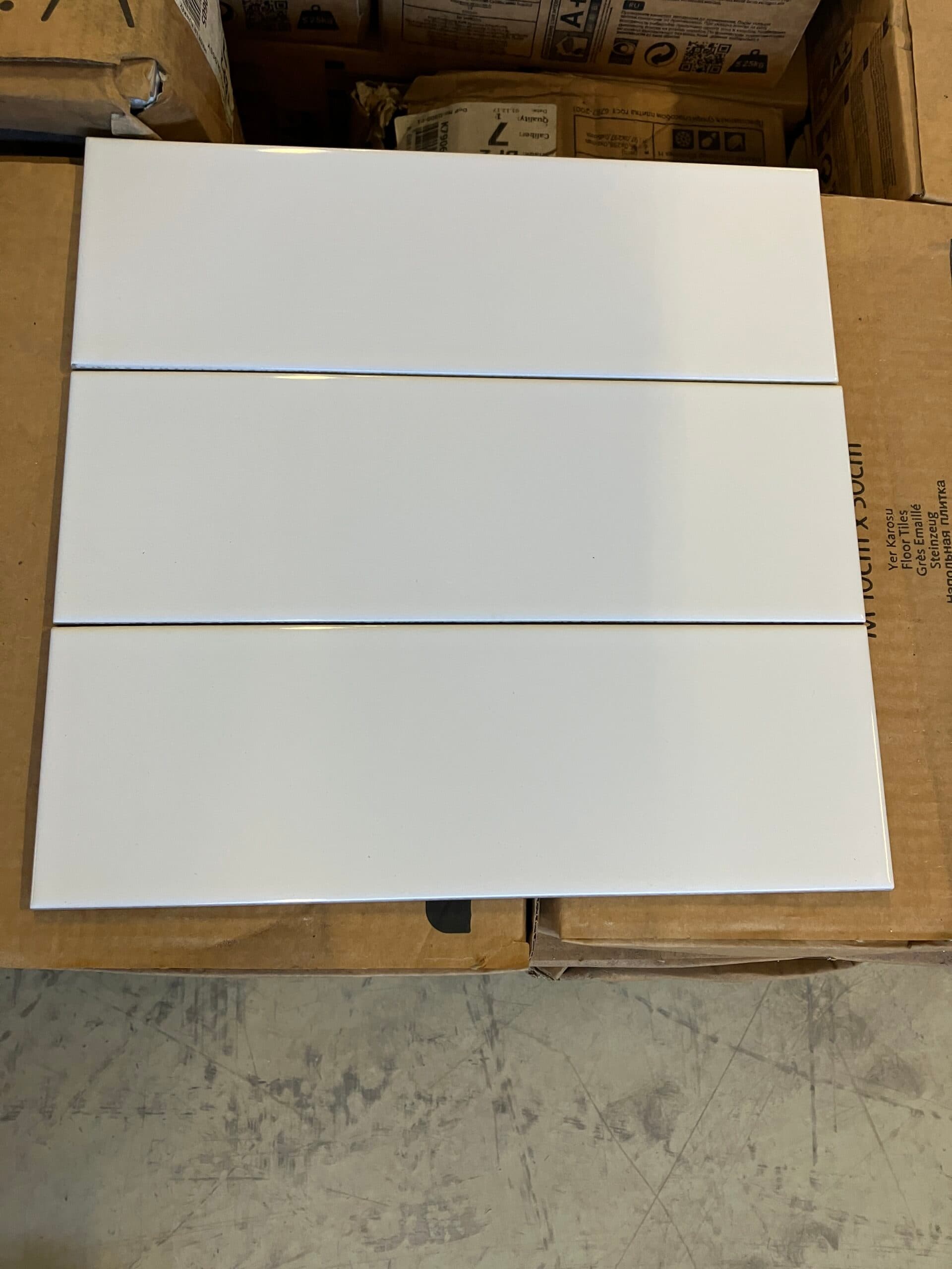Glaseret keramisk klinke til gulv og væg. 10×30 cm. Pris pr. m² - 1