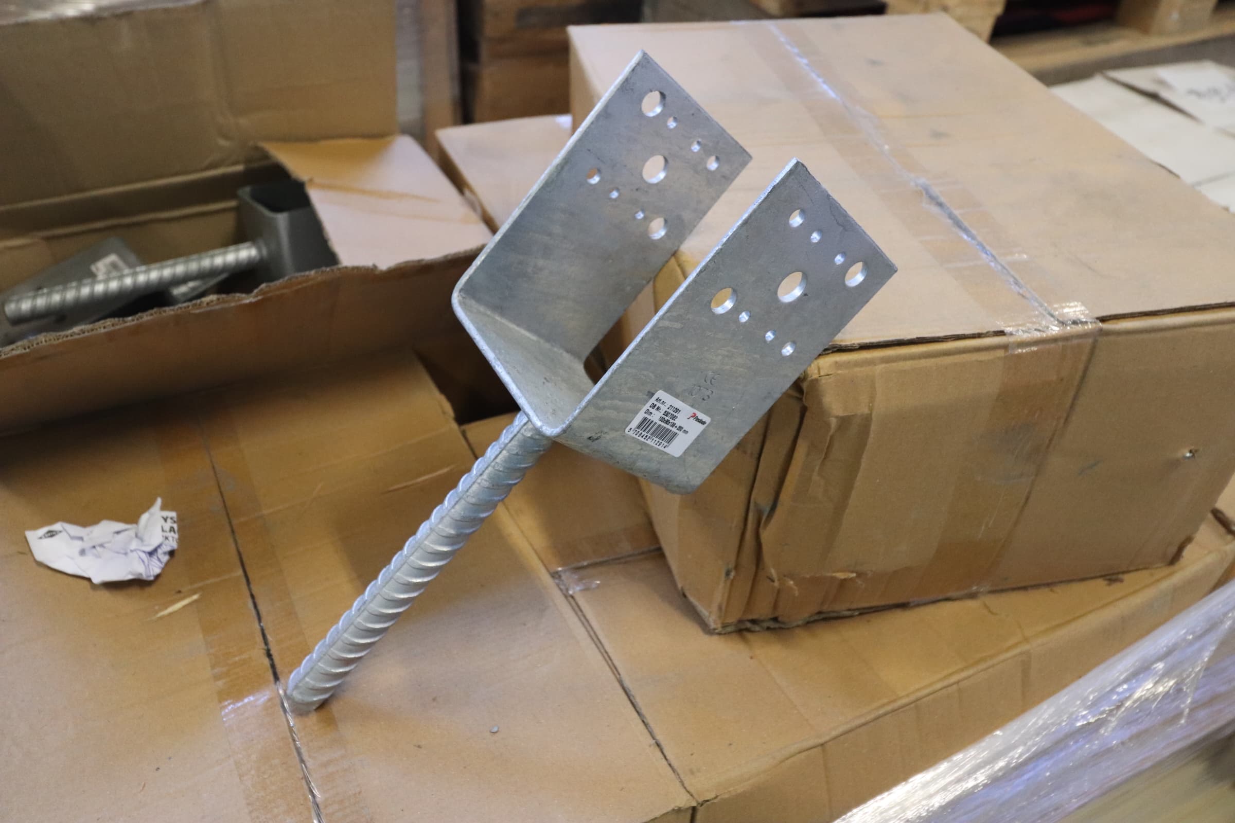 Paslode Stolpebærer type U, SH U90 100x90x138 + 200 mm - 1